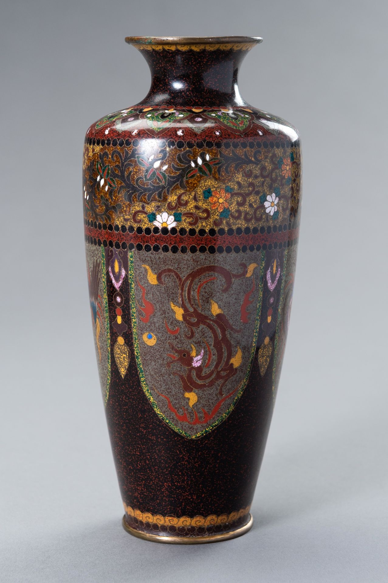 A PAIR OF TWO CLOISONNE ENAMEL VASES - Image 3 of 10