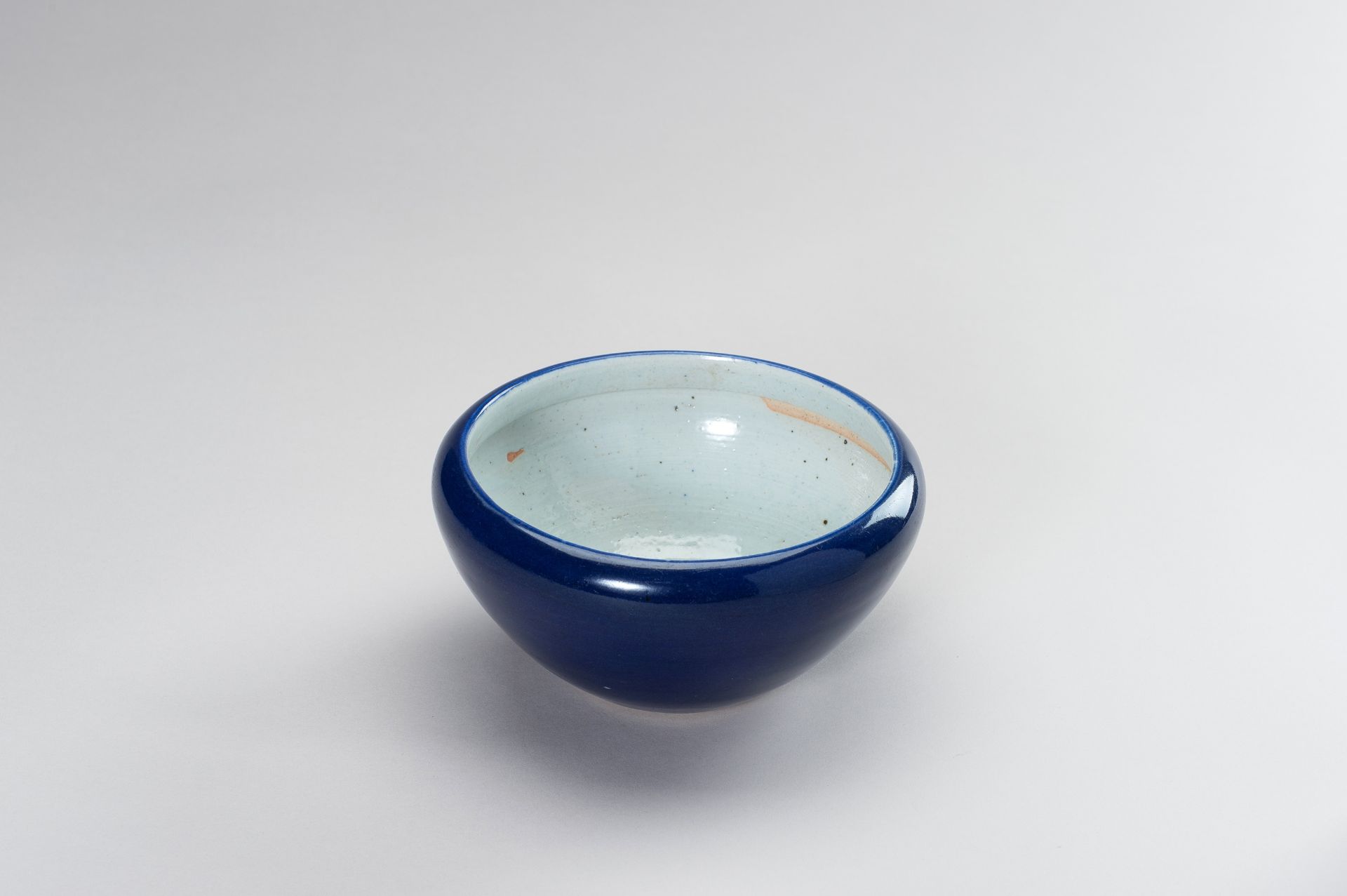 A SACRIFICIAL-BLUE GLAZED PORCELAIN BOWL - Bild 6 aus 11