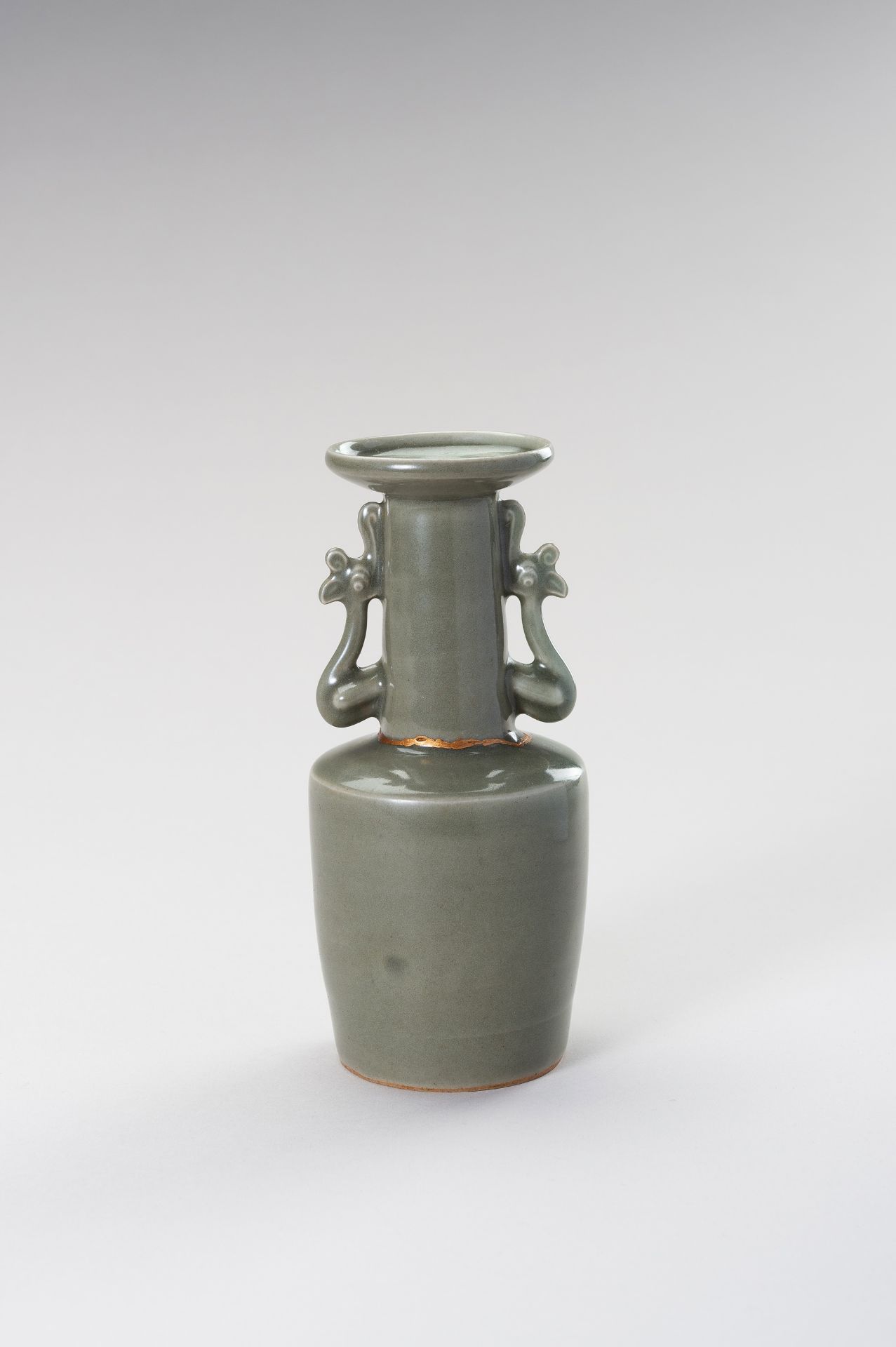 A RARE LONGQUAN CELADON KINUTA (MALLET) VASE WITH PHOENIX HANDLES, SOUTHERN SONG - Bild 7 aus 13