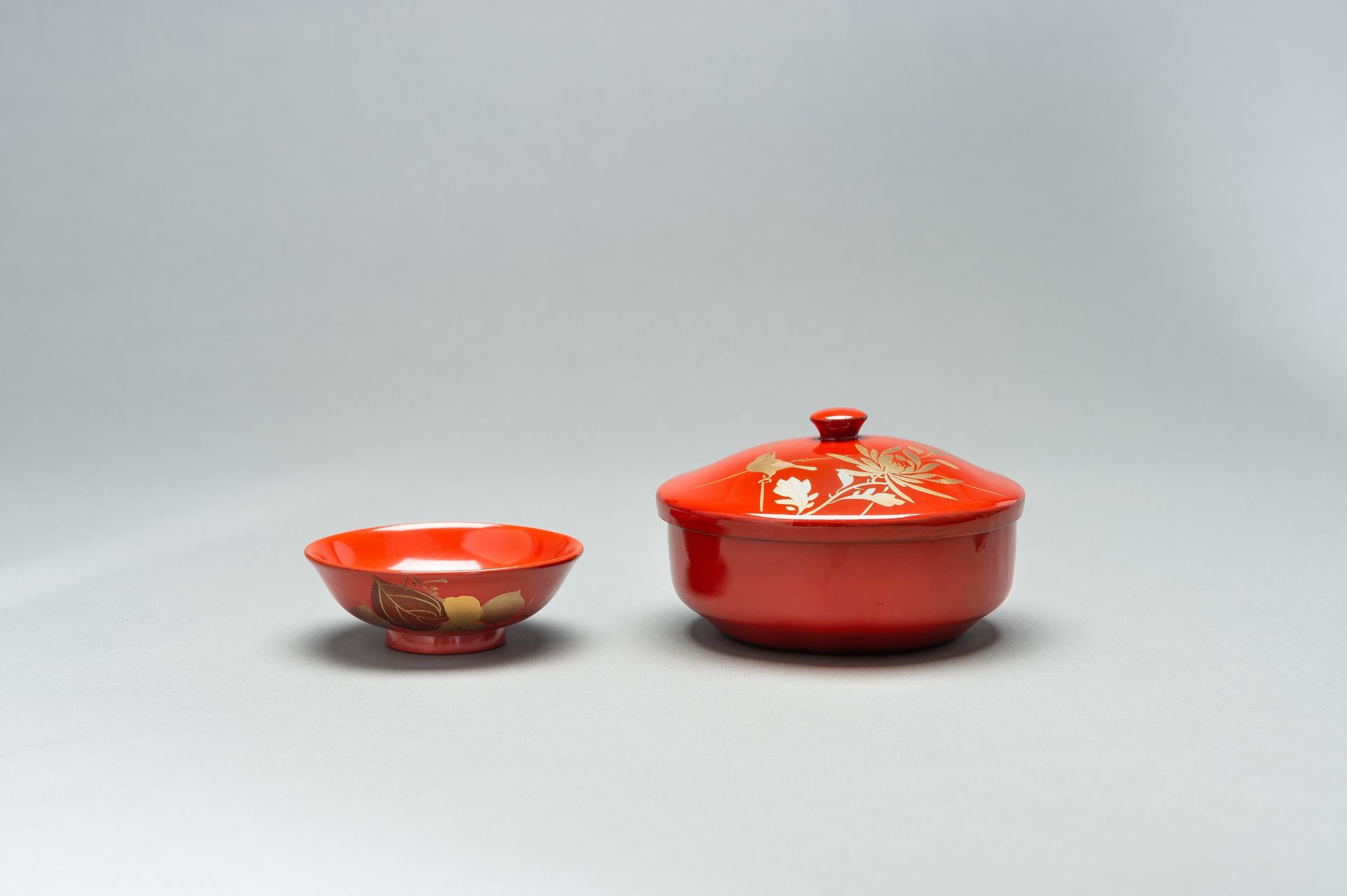A RED LACQUER NIMONO WAN (BOWL WITH COVER) AND A SMALL KOBACHI (DISH) - Image 8 of 11