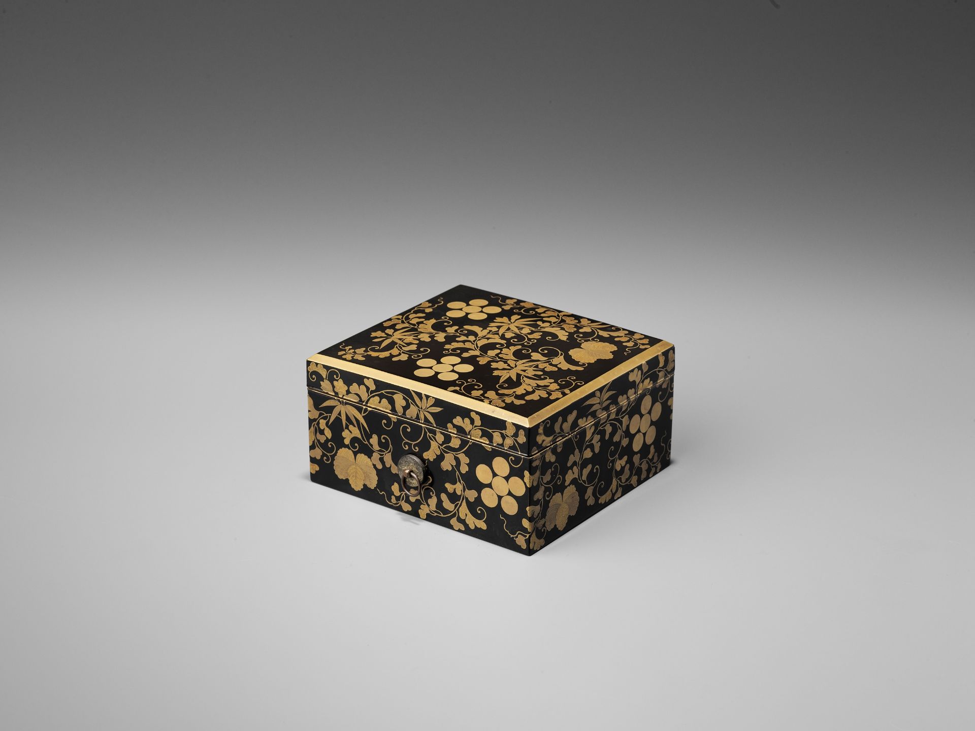 A LACQUER BOX AND COVER WITH MONS - Image 5 of 9