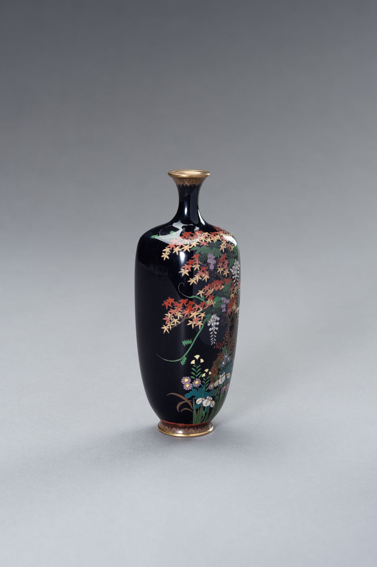 A CLOISONNE VASE WITH A MAPLE TREE AND FLOWERS - Image 6 of 10