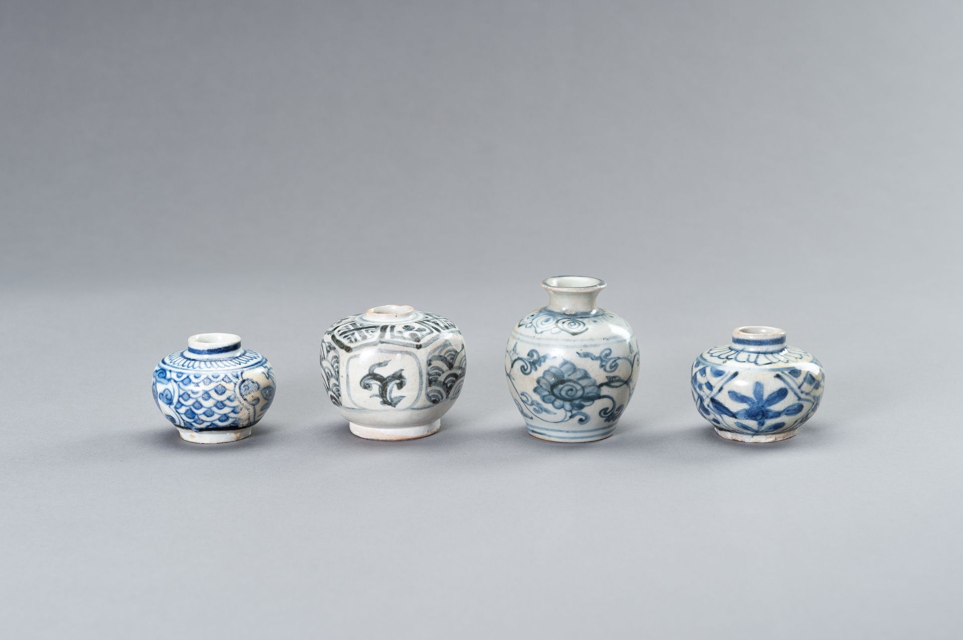 FOUR SMALL BLUE AND WHITE CERAMIC JARS - Image 4 of 8