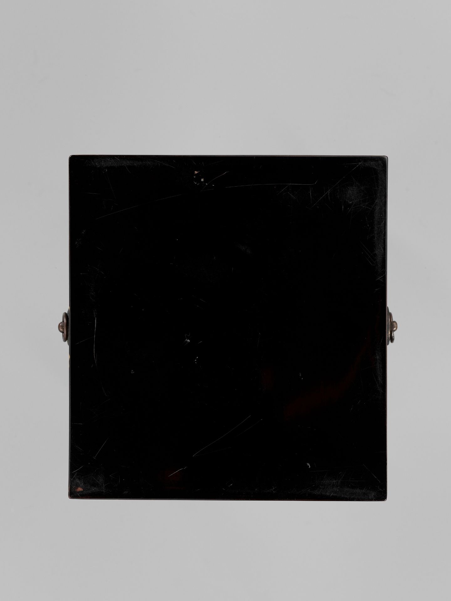 A LACQUER BOX AND COVER WITH MONS - Image 9 of 9