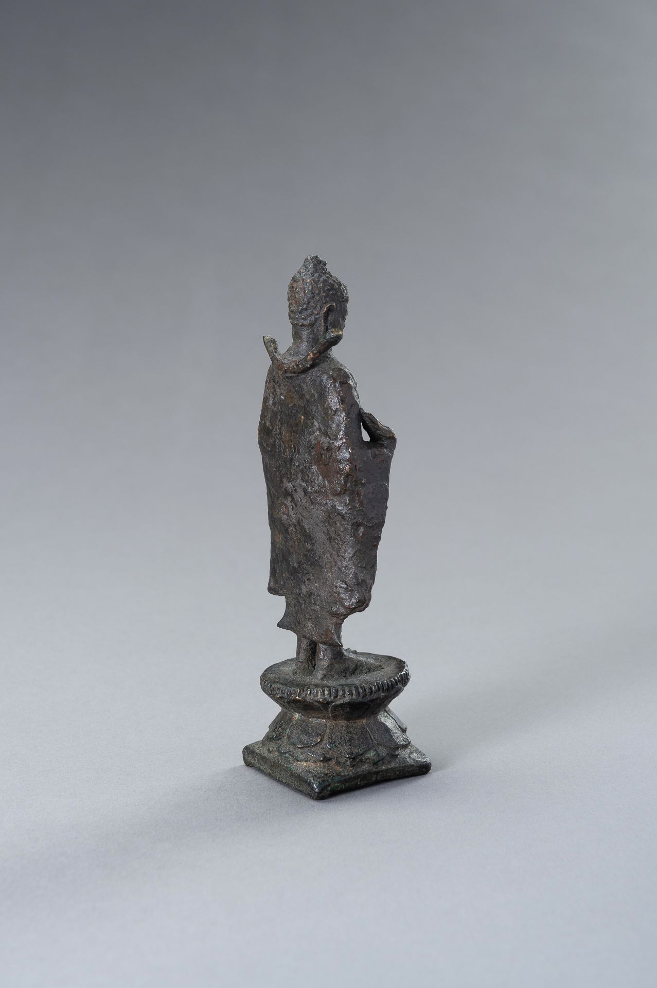 A BRONZE FIGURE OF BUDDHA, MON-DVARAVATI - Image 6 of 11