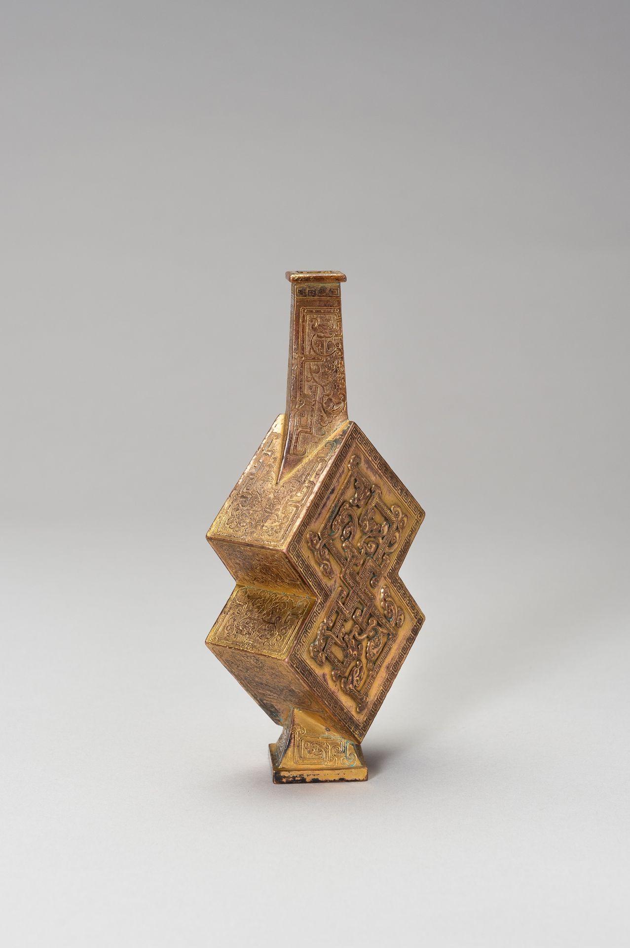 A GILT COPPER-ALLOY 'DRAGON' VASE - Image 6 of 12