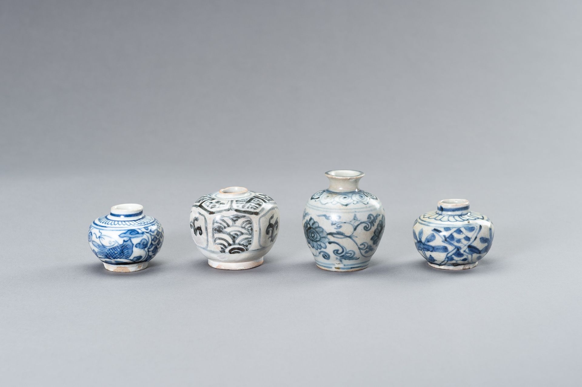 FOUR SMALL BLUE AND WHITE CERAMIC JARS - Image 5 of 8