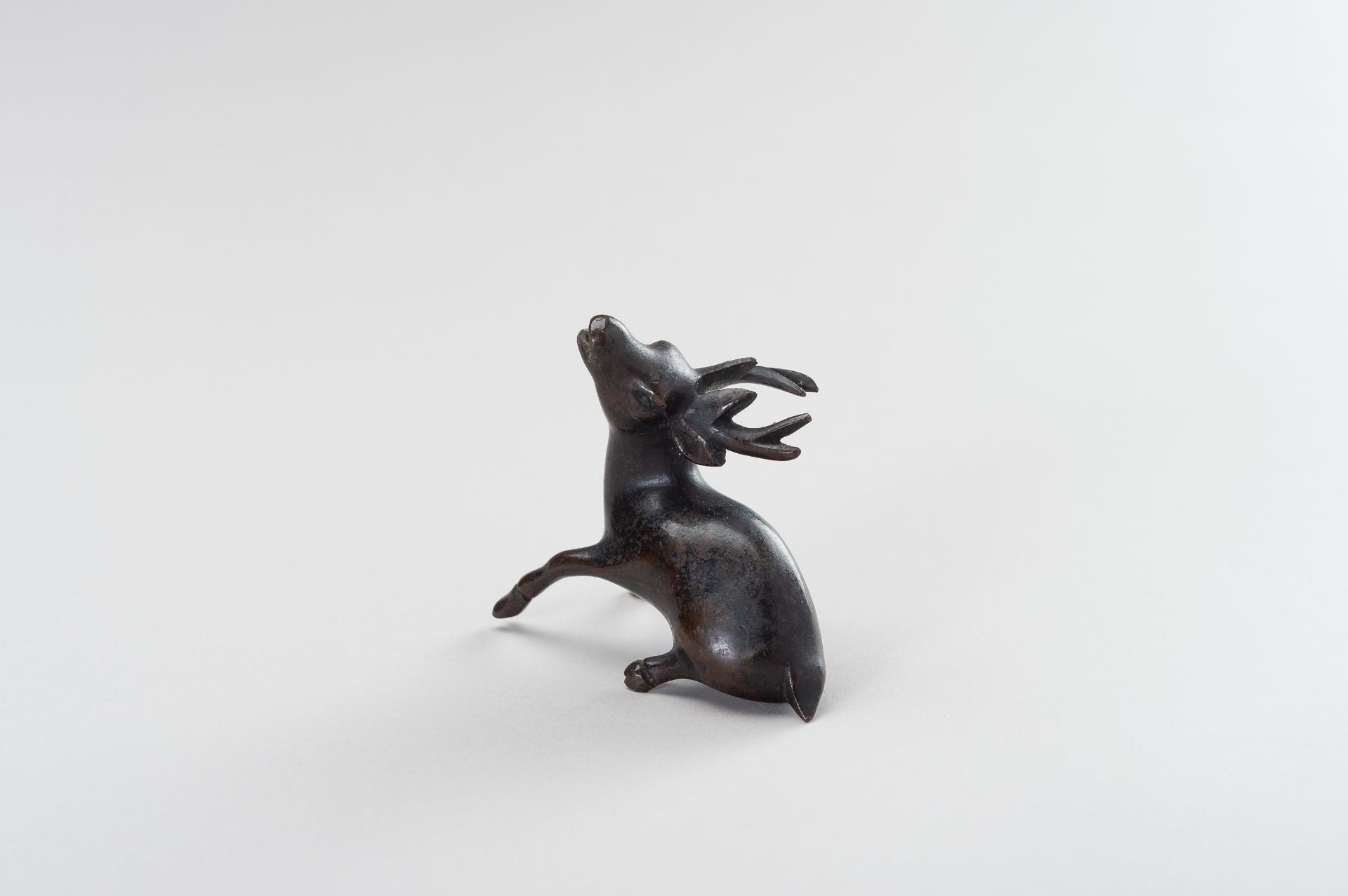 A CHINESE BRONZE FIGURE OF A STAG - Image 3 of 9