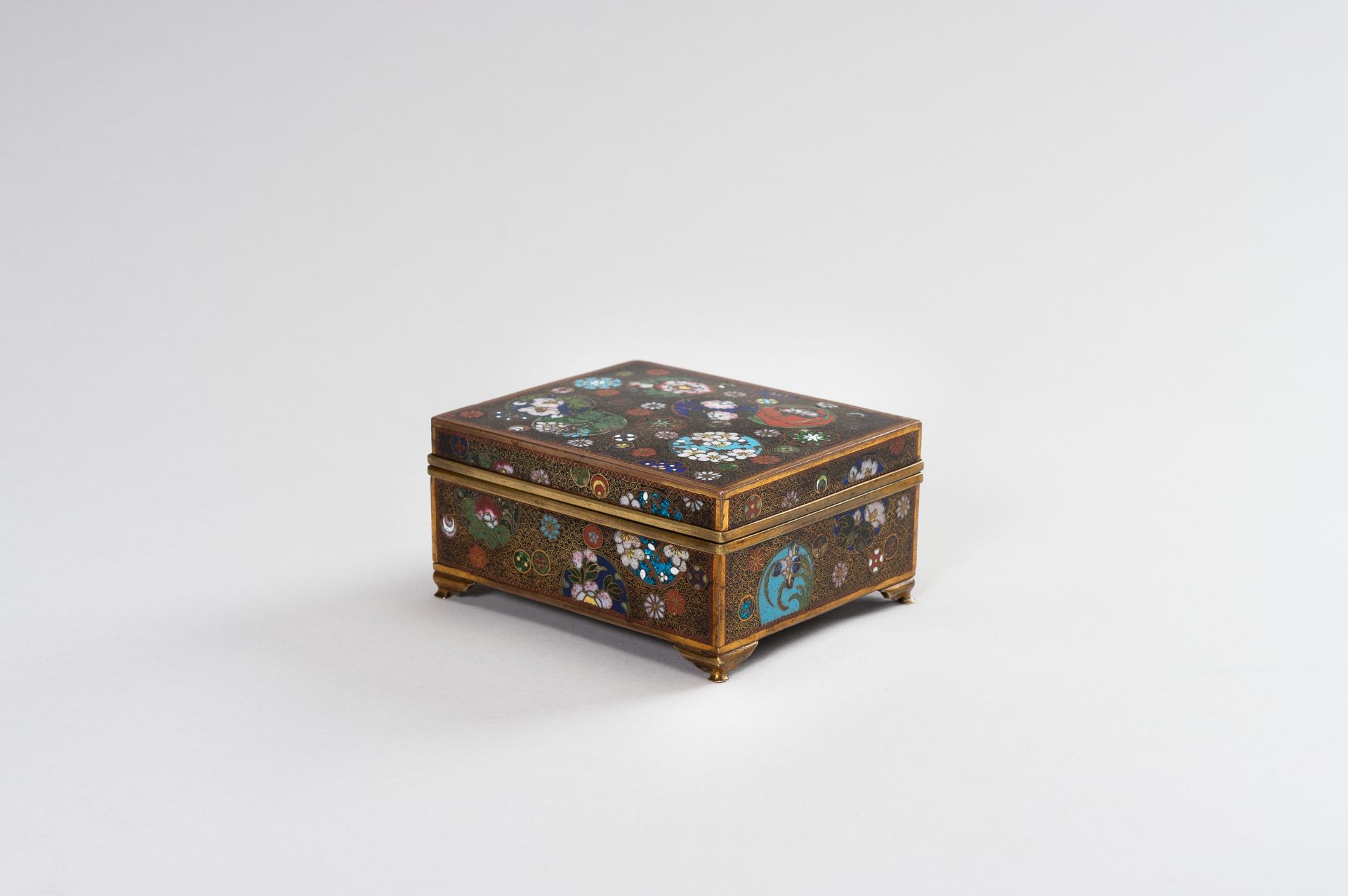 A GINBARI CLOISONNE BOX AND COVER