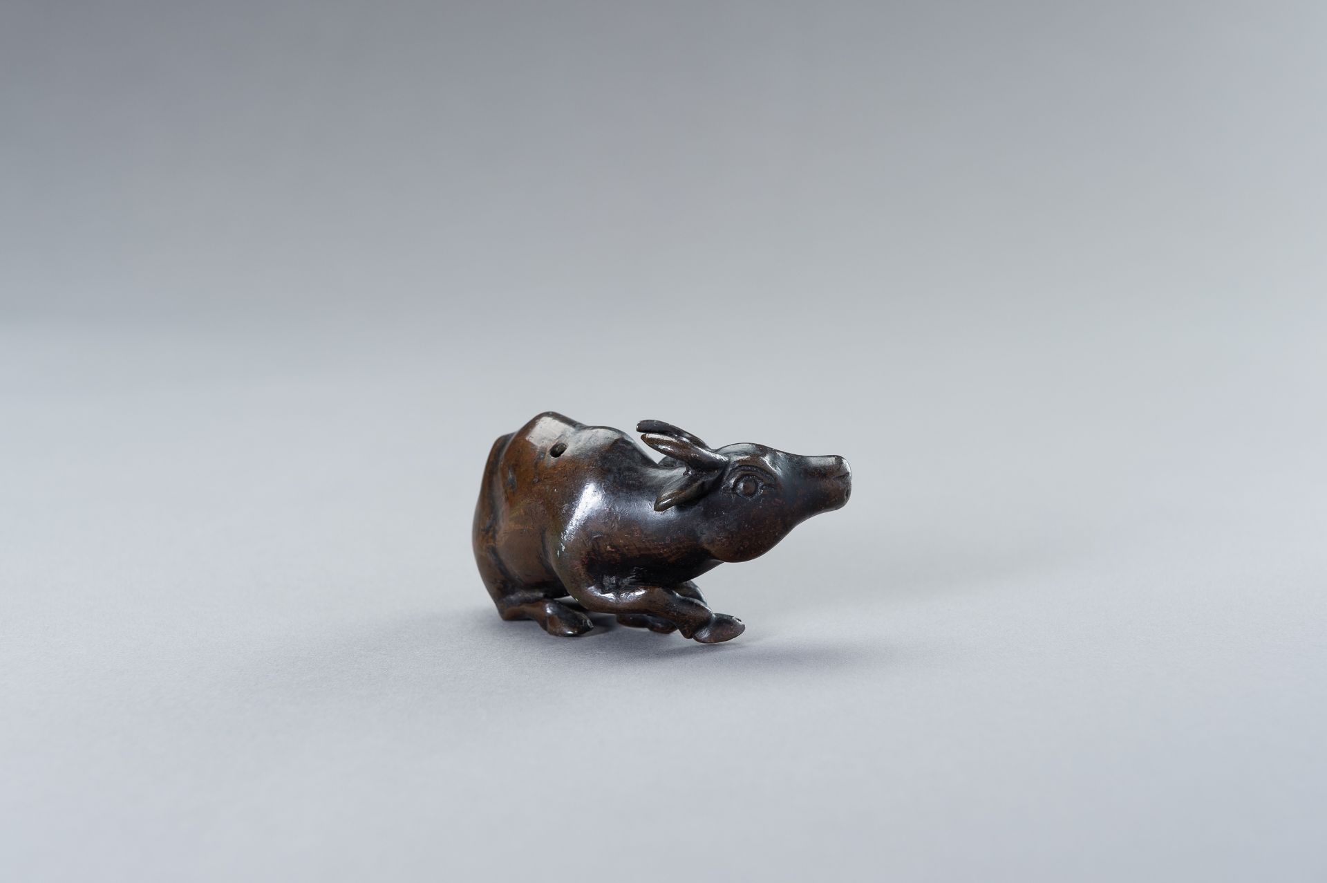 A CHINESE BRONZE FIGURE OF A WATER BUFFALO - Image 9 of 10