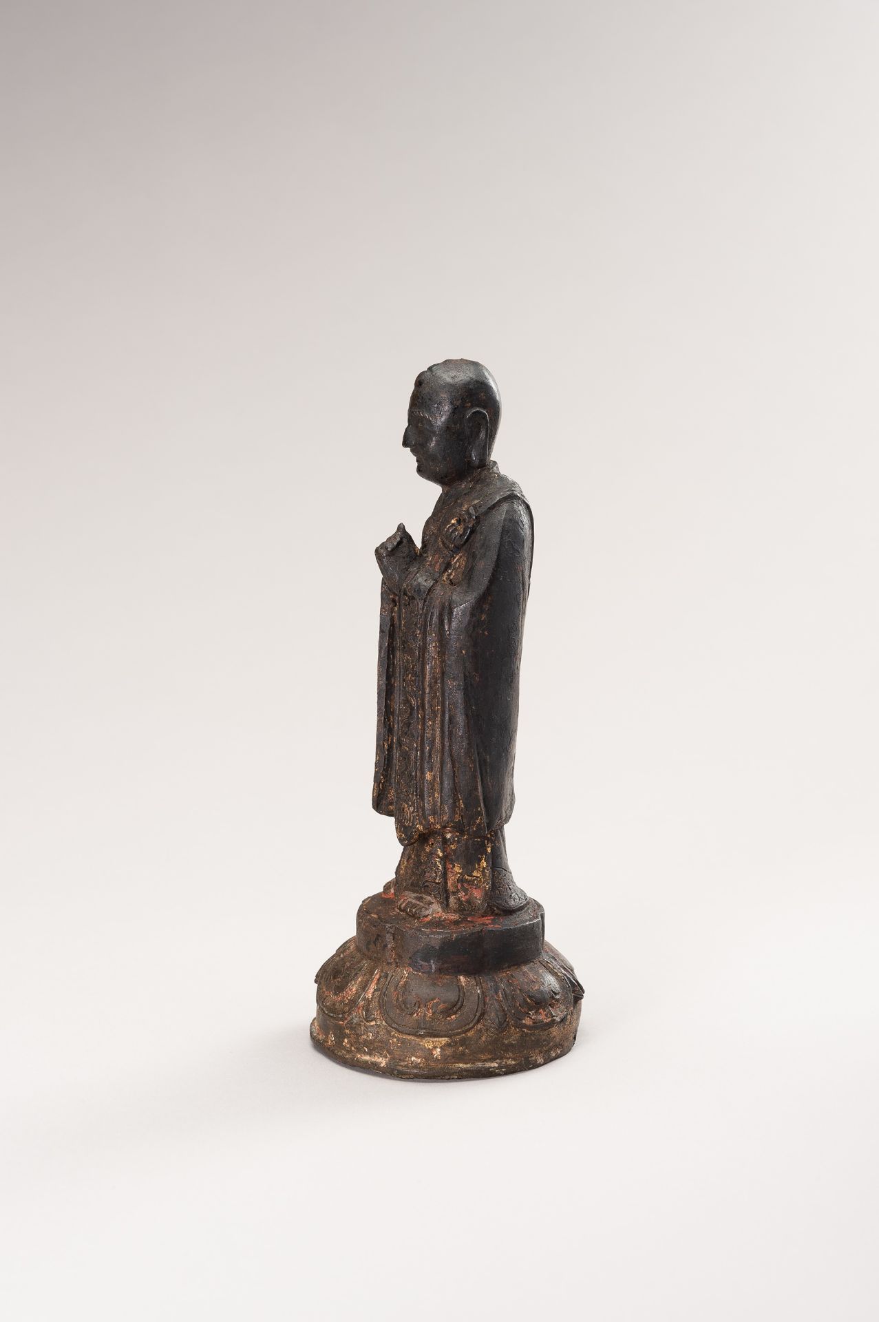 A BRONZE FIGURE OF A LUOHAN - Image 3 of 10