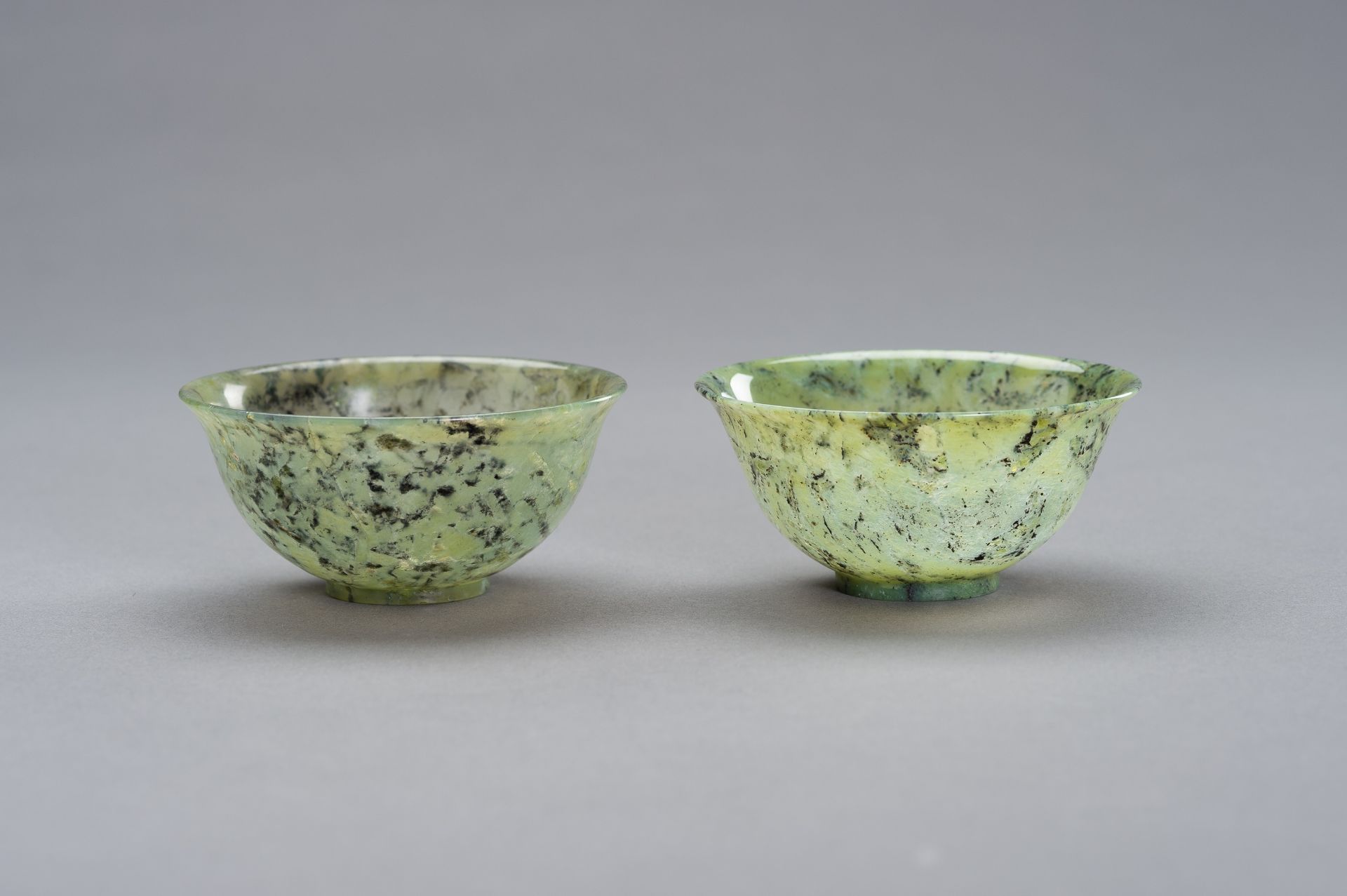 A MOTTLED PAIR OF JADE BOWLS
