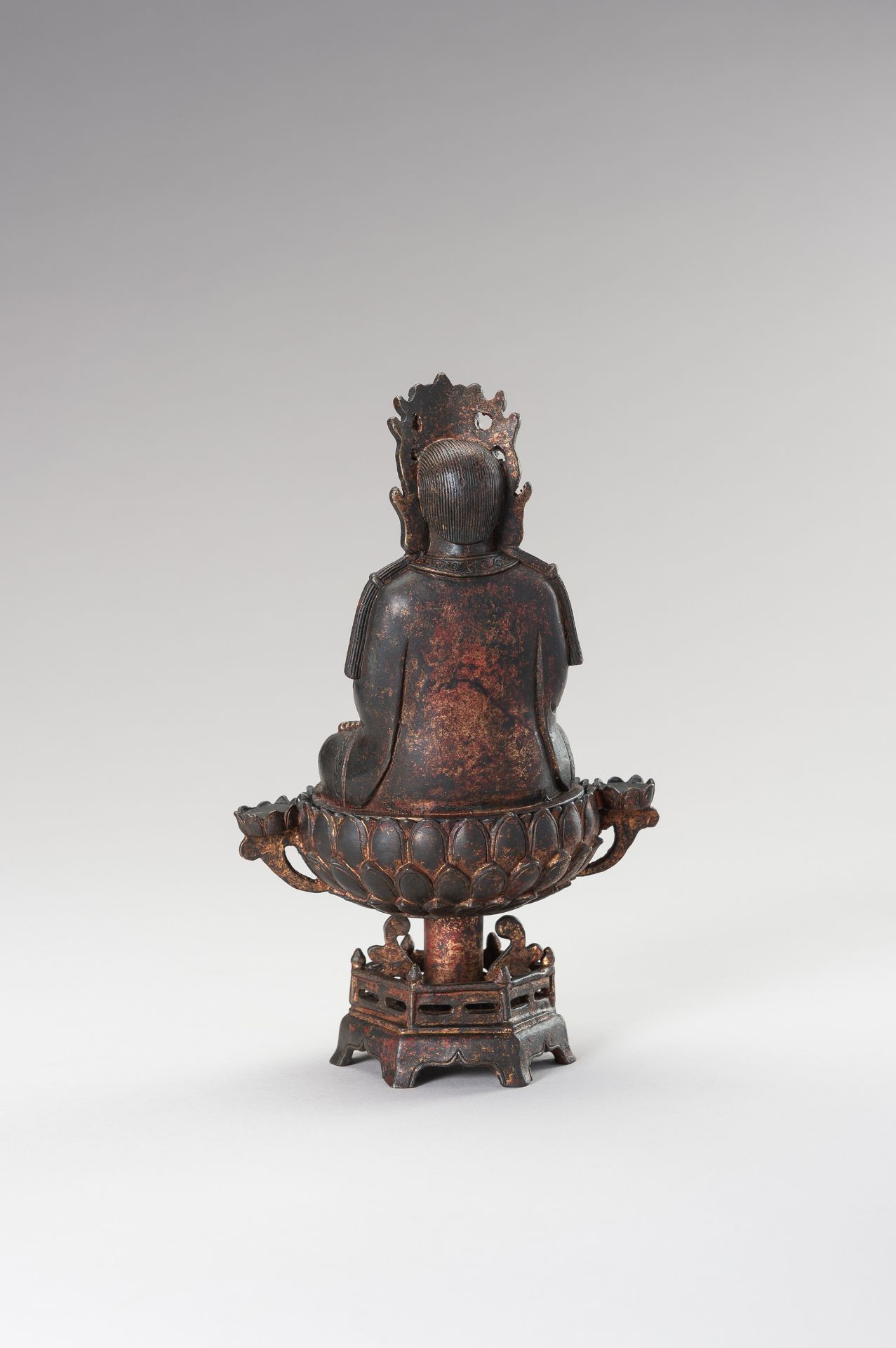 A MING-STYLE BRONZE FIGURE OF AVALOKITESHVARA - Image 10 of 12