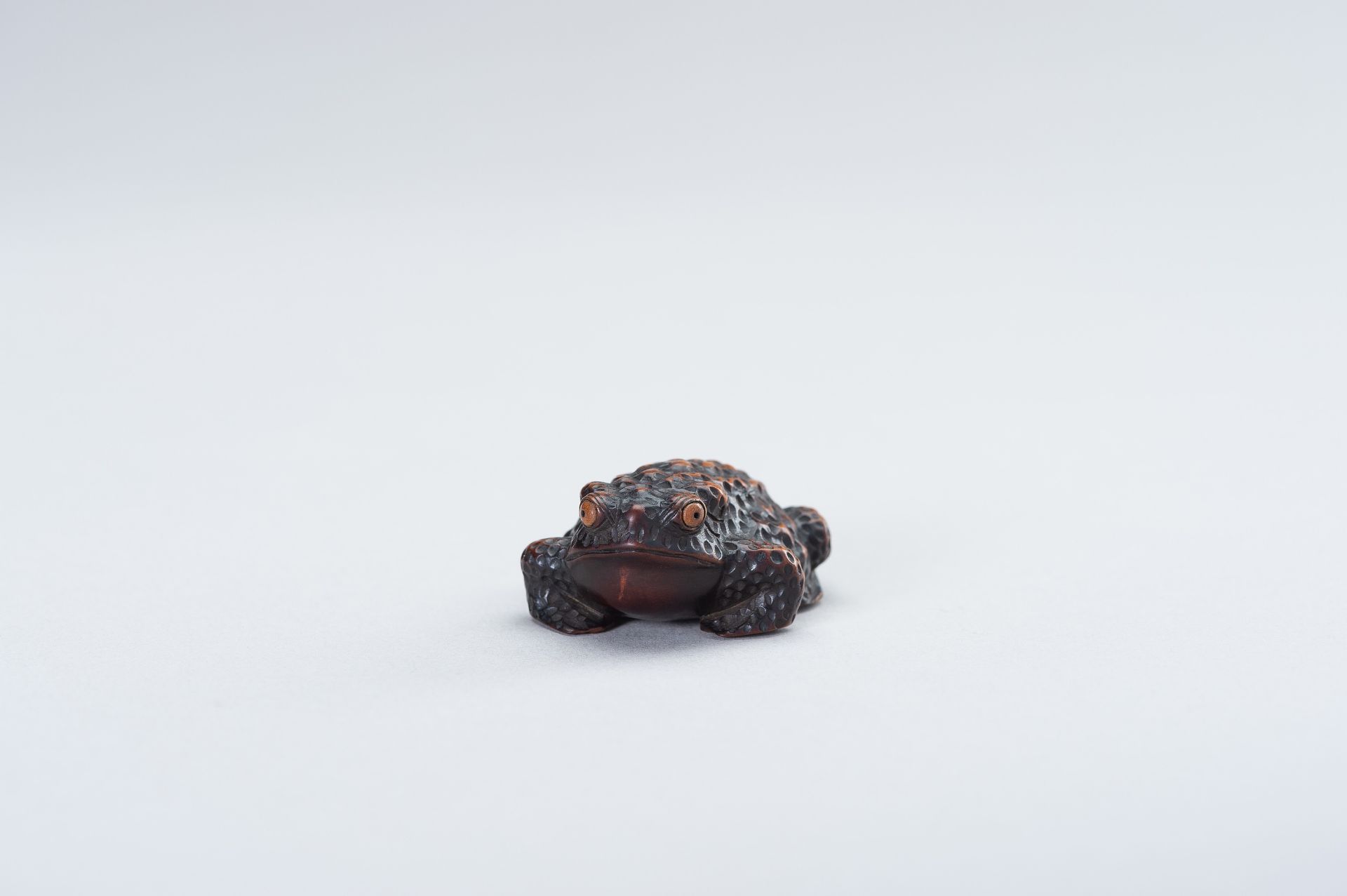 SHIGETADA: A WOOD NETSUKE OF A TOAD - Image 4 of 14