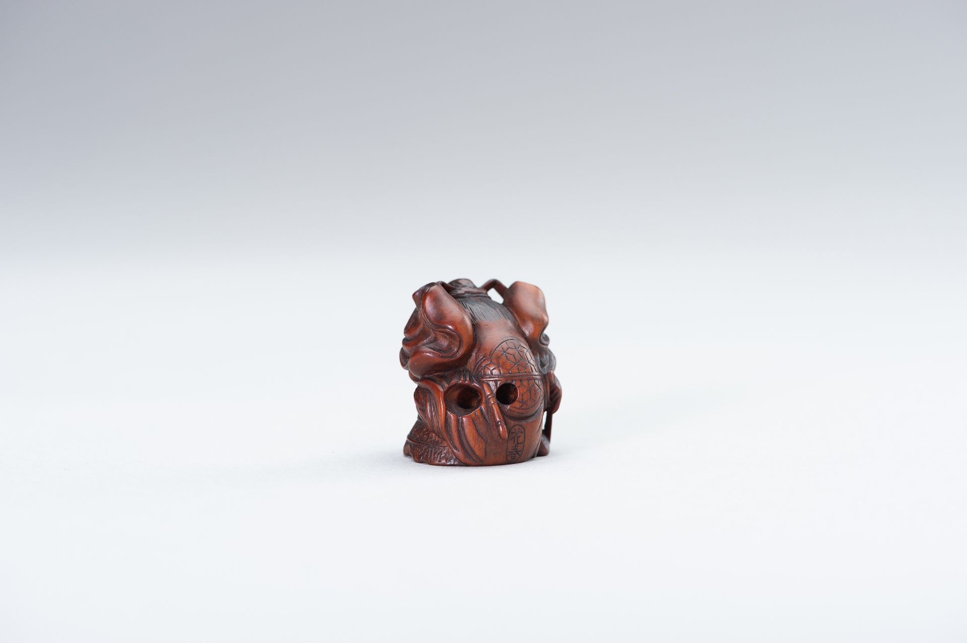 A WOOD NETSUKE OF SHOKI AND ONI - Bild 6 aus 12