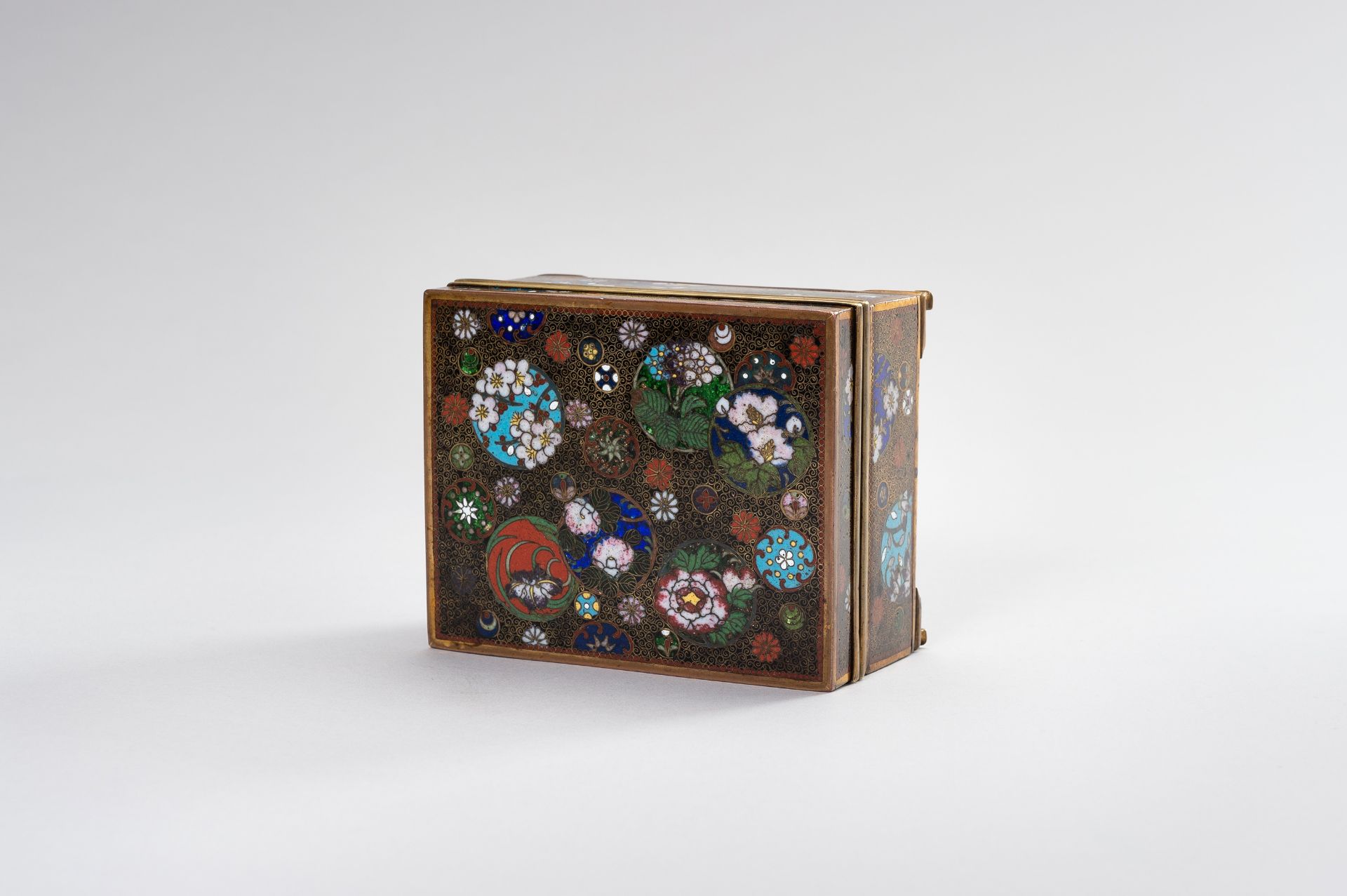 A GINBARI CLOISONNE BOX AND COVER - Image 6 of 12