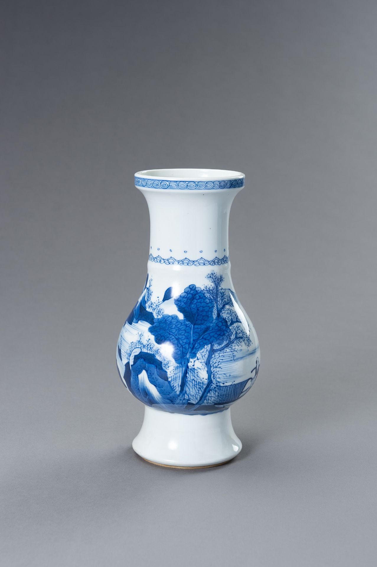 A BLUE AND WHITE PORCELAIN KANGXI REVIVAL 'LANDSCAPE' VASE - Image 8 of 11