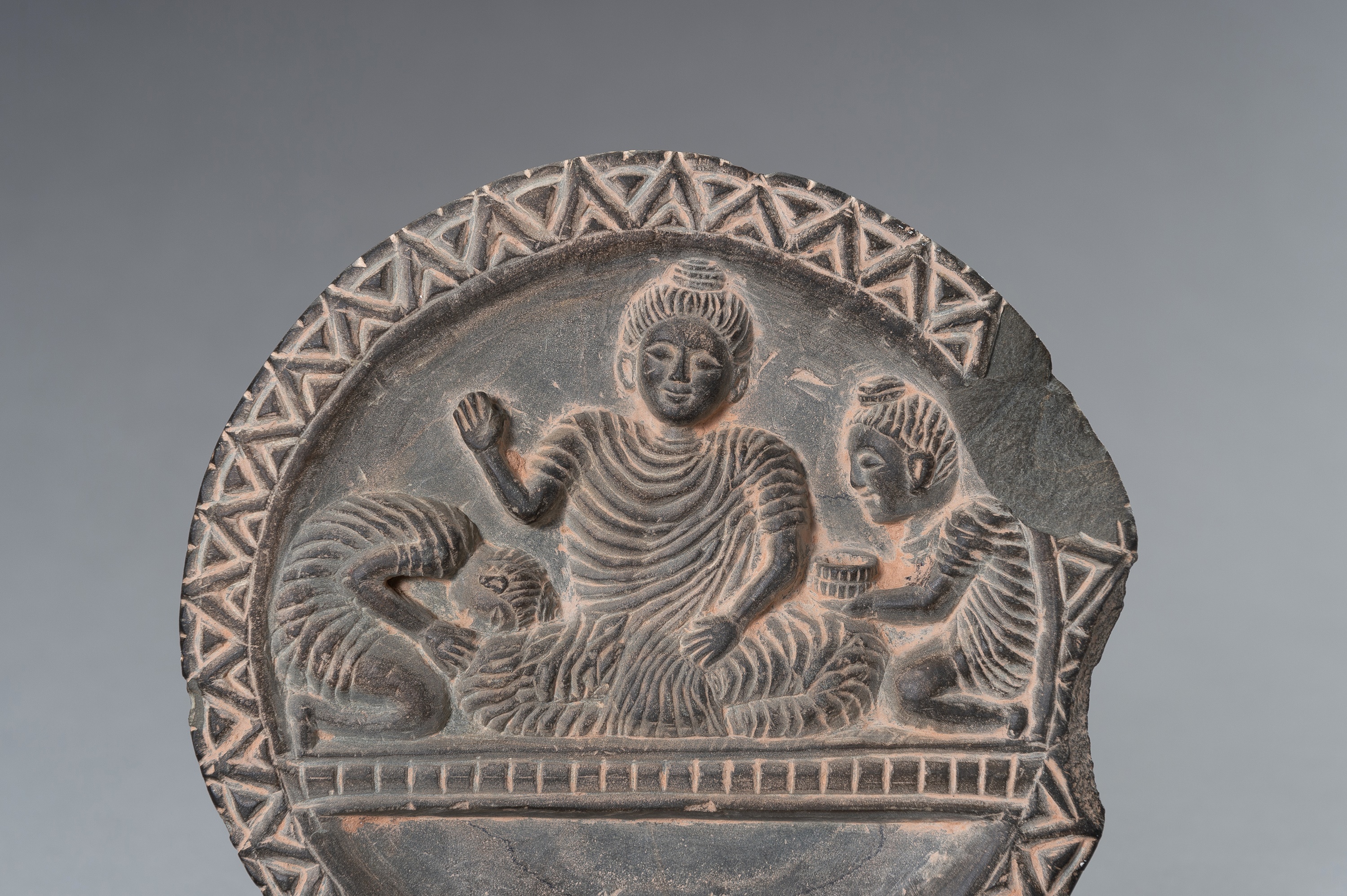 A GRAY SCHIST RELIEF OF BUDDHA AND WORSHIPPERS - Image 3 of 9
