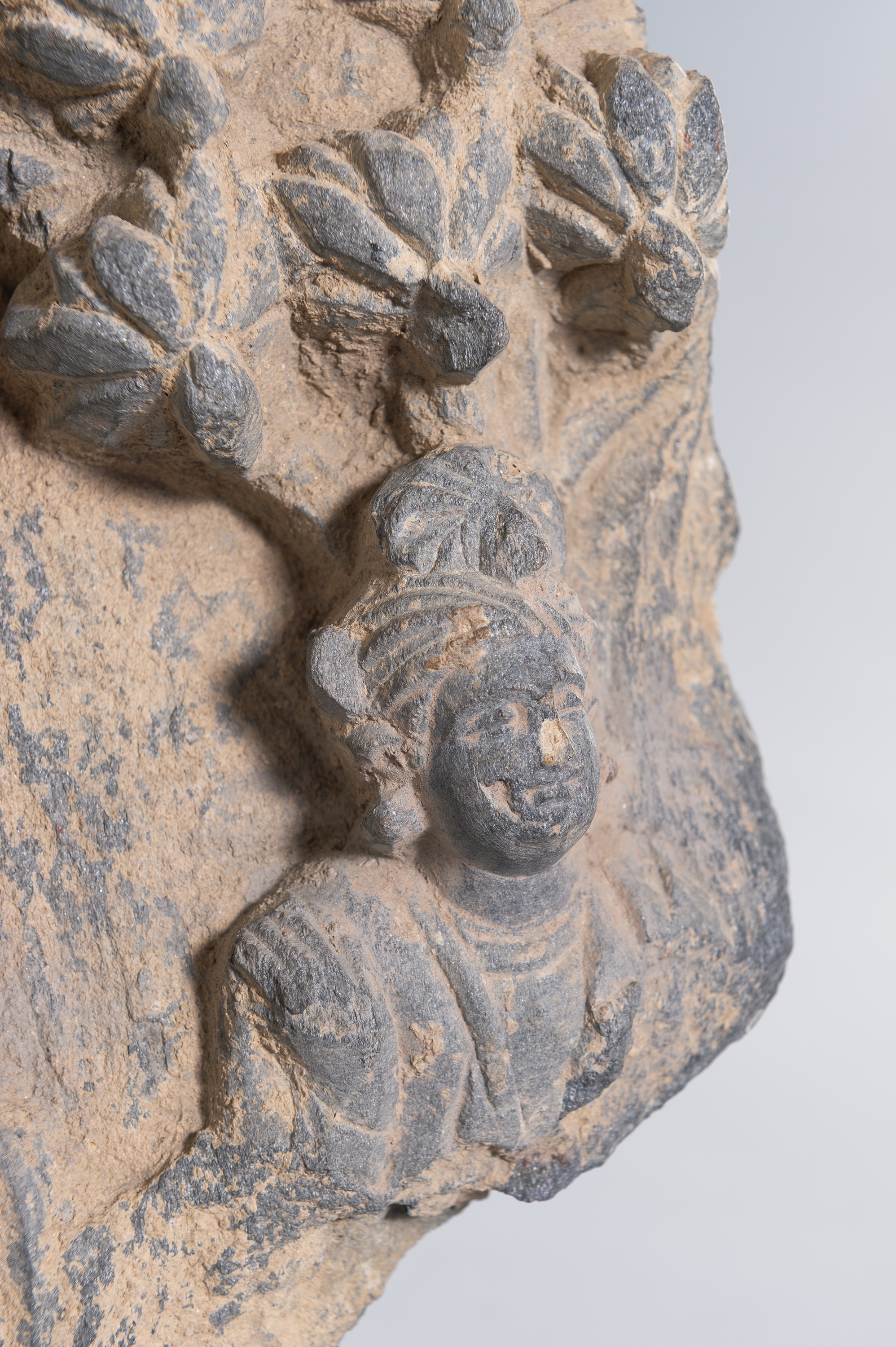A GANDHARAN GREY SCHIST FRAGMENT WITH TWO BODHISATTVAS - Image 3 of 10