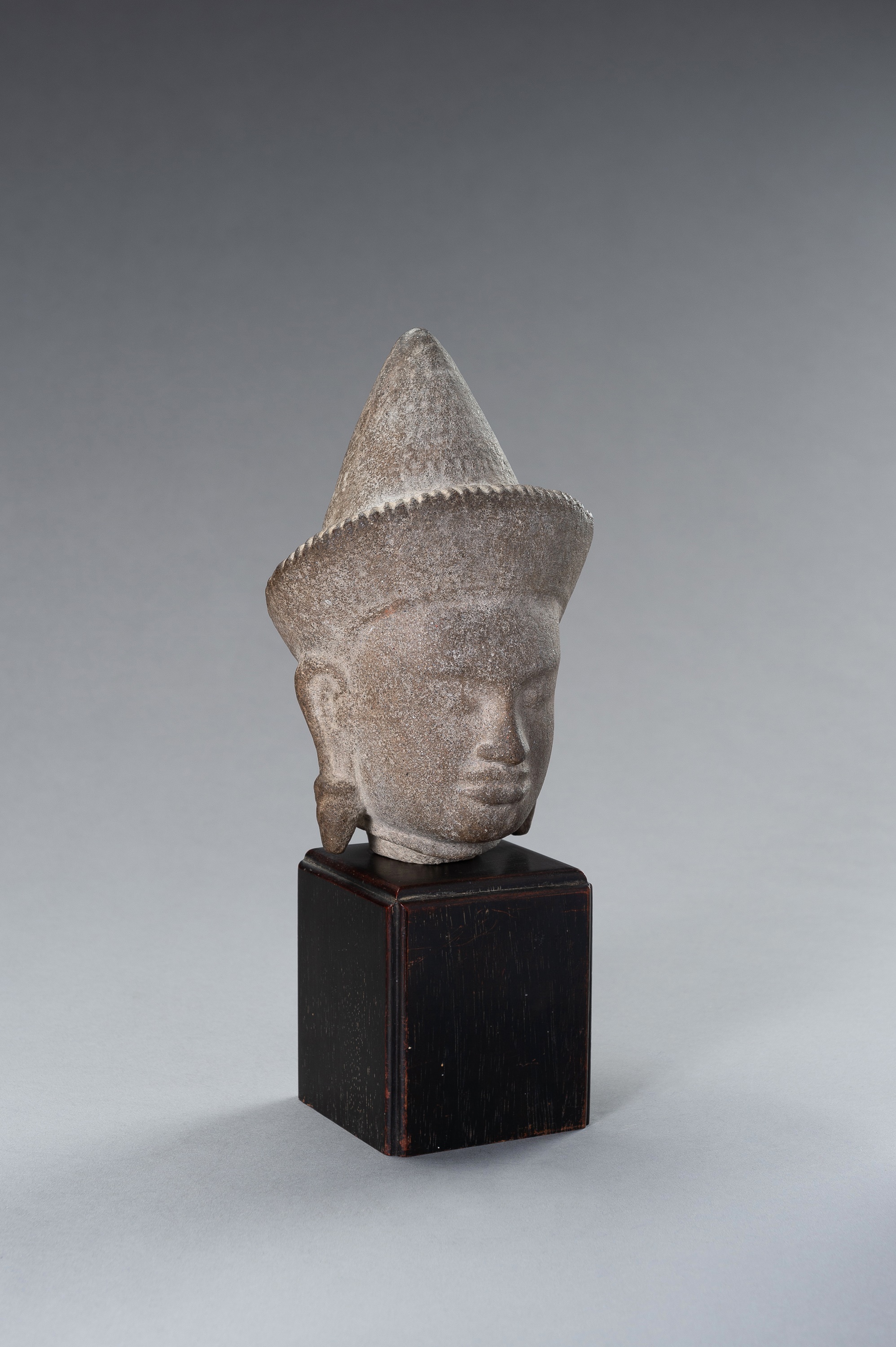 A MUSEUM COPY OF A KHMER STONE HEAD - Image 7 of 13