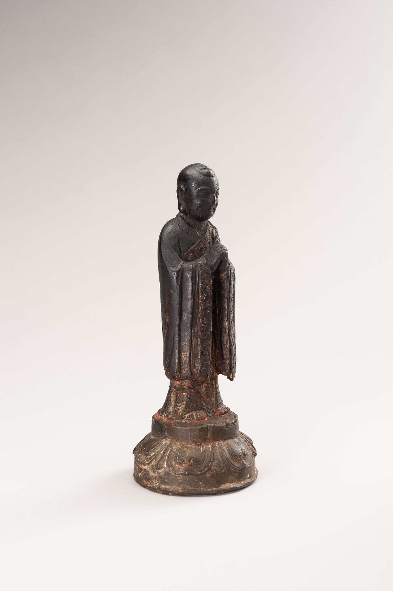 A BRONZE FIGURE OF A LUOHAN - Image 7 of 10