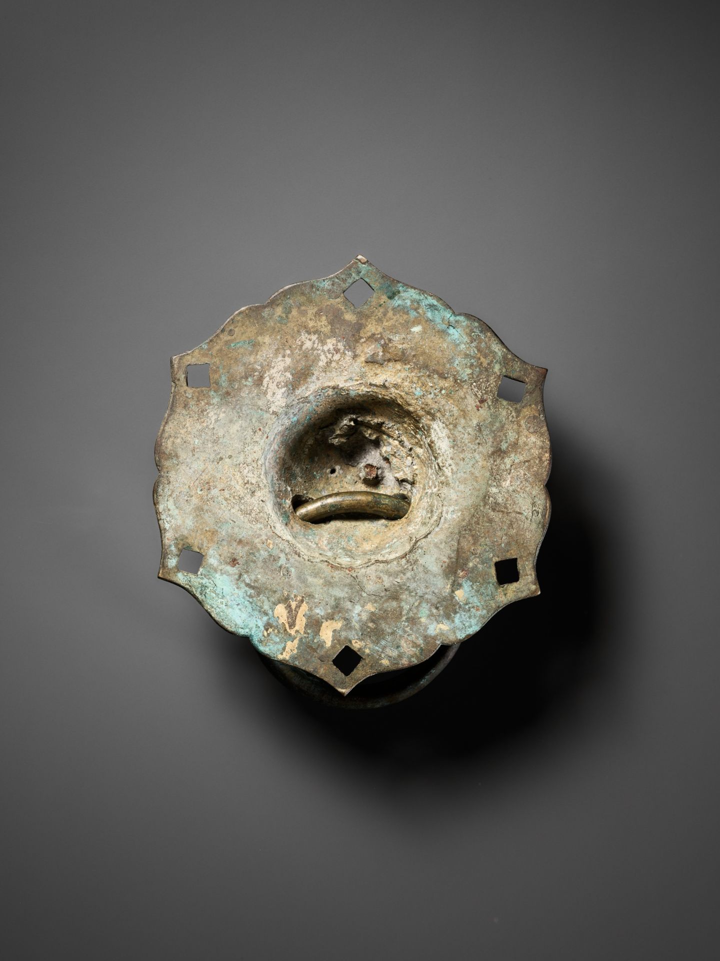 A BRONZE 'LUDUAN' DOOR KNOCKER, MING DYNASTY - Bild 9 aus 9