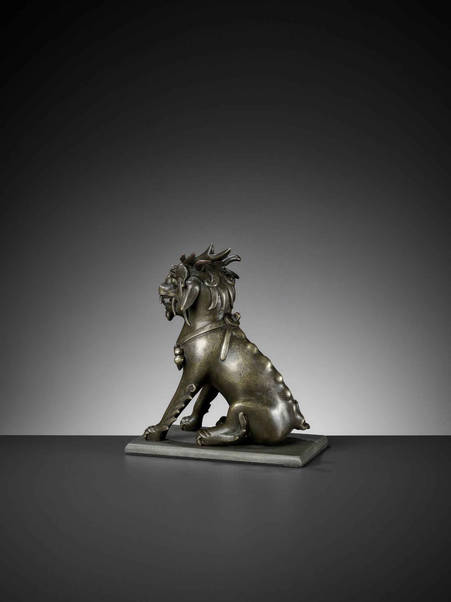 A SILVER WIRE-INLAID BRONZE FIGURE OF A QILIN, ATTRIBUTED TO SHISOU, QING DYNASTY - Image 6 of 12