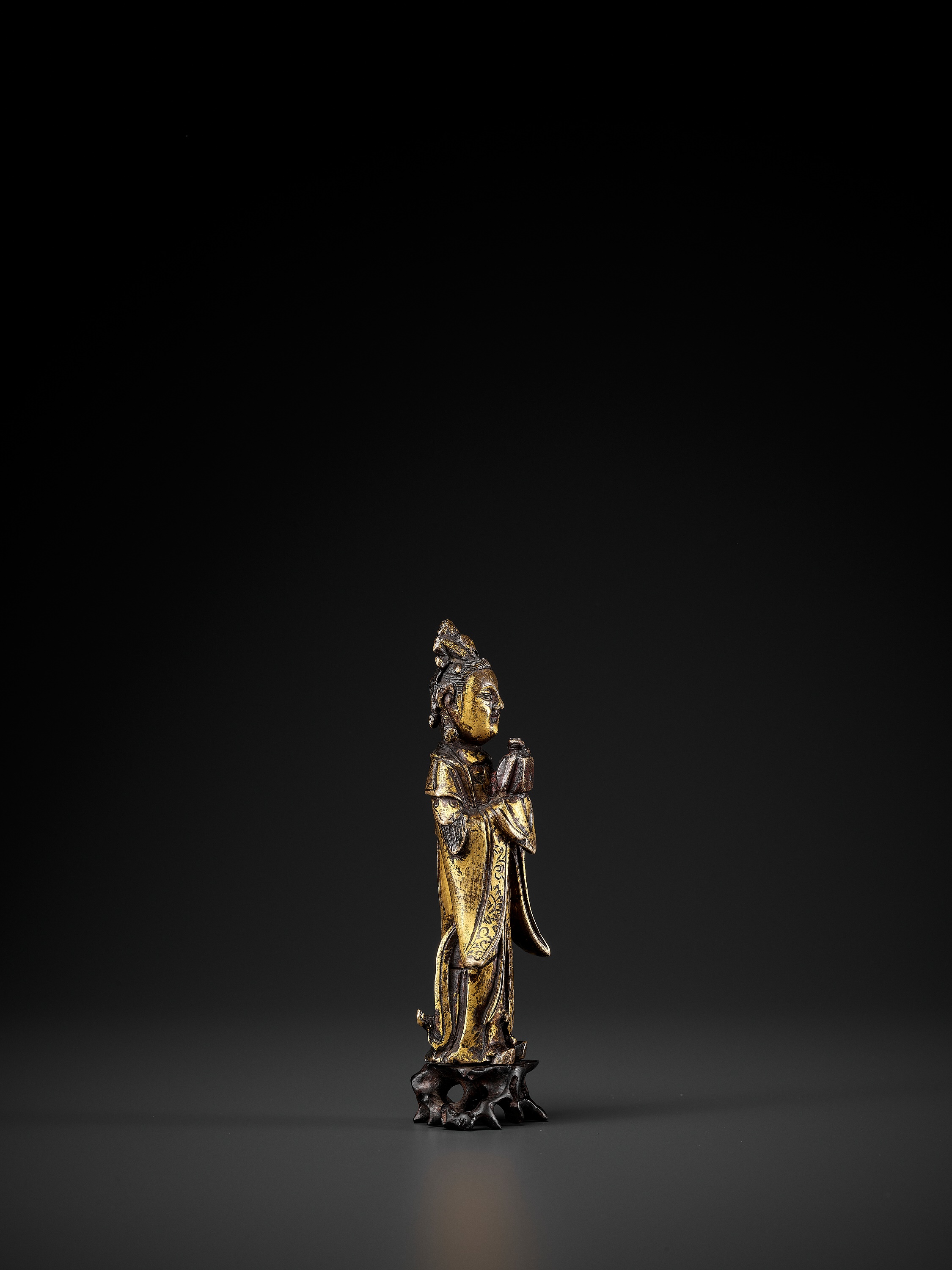 A GILT-BRONZE FIGURE OF A LADY, MING DYNASTY - Image 7 of 10