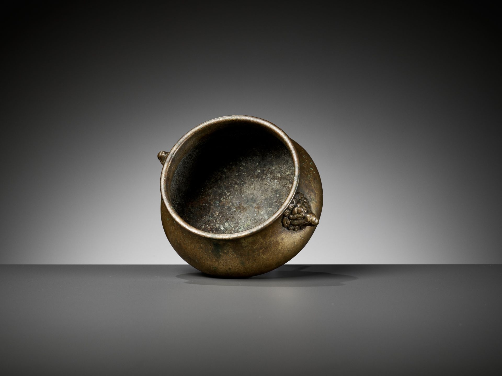 A 'MAKARA' BRONZE CENSER, QING DYNASTY - Bild 12 aus 13