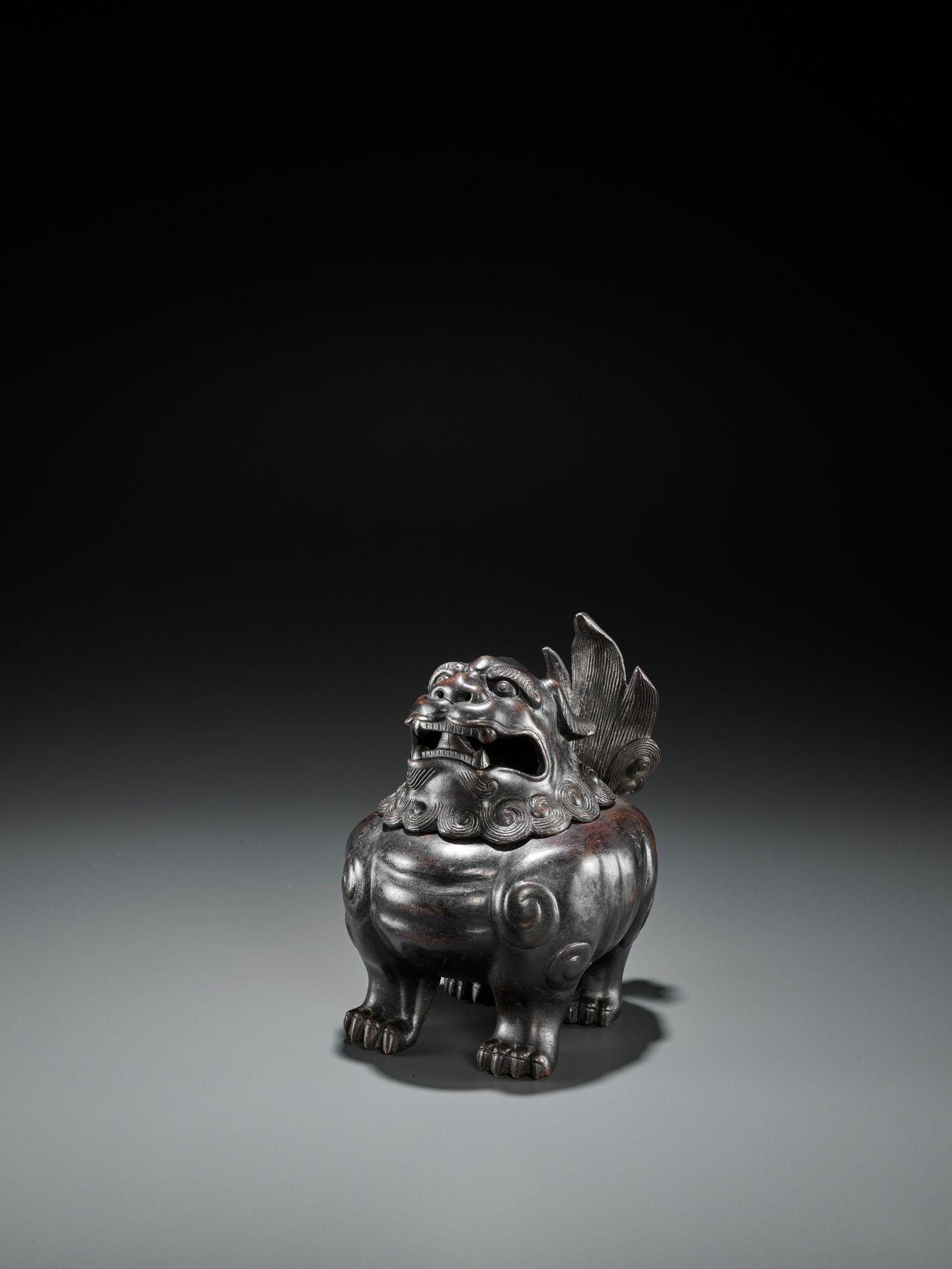 A BRONZE 'BUDDHIST LION' CENSER AND COVER, QING DYNASTY - Bild 8 aus 16