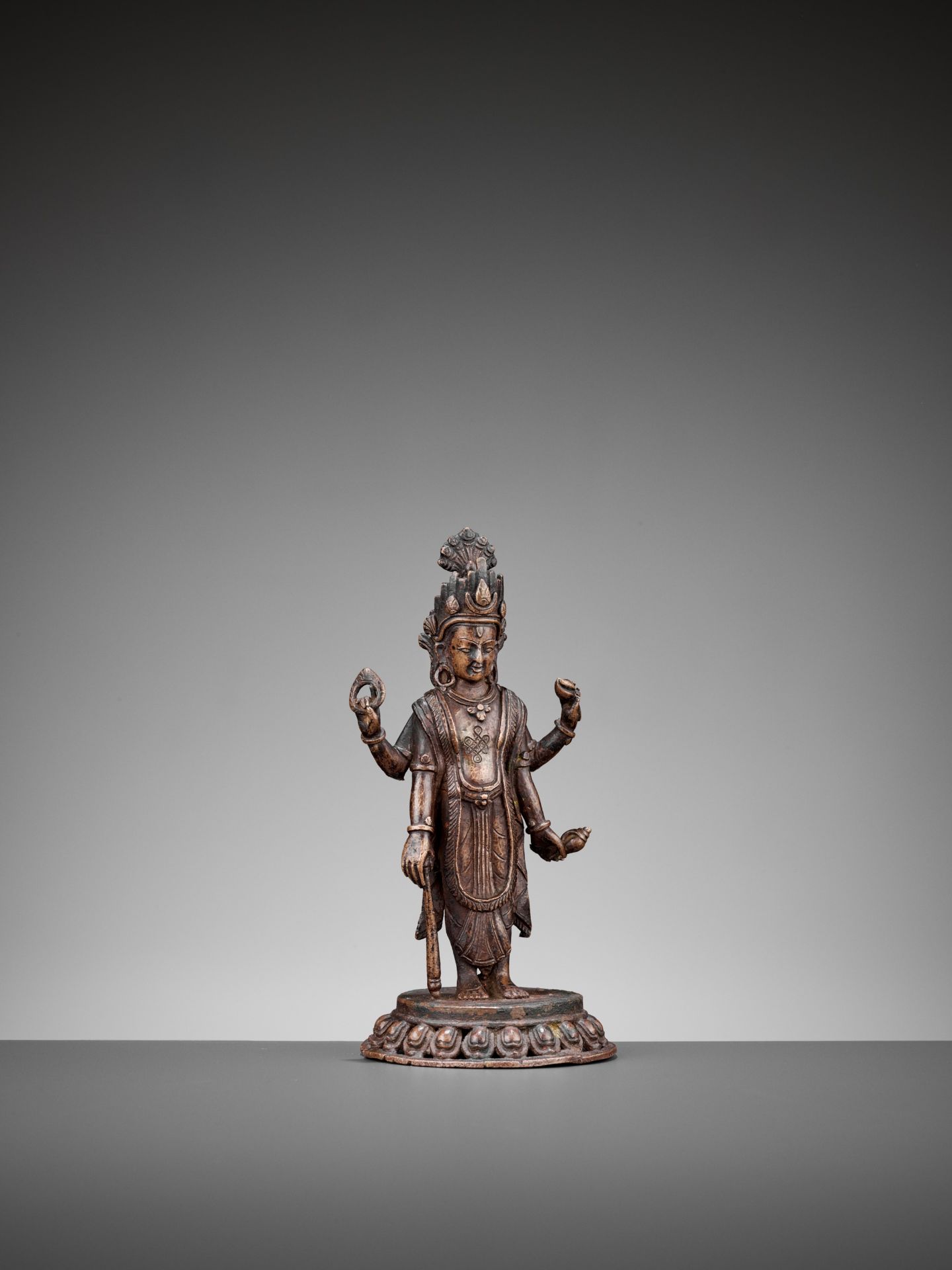 A BRONZE FIGURE OF VISHNU, 17TH-18TH CENTURY - Bild 11 aus 11