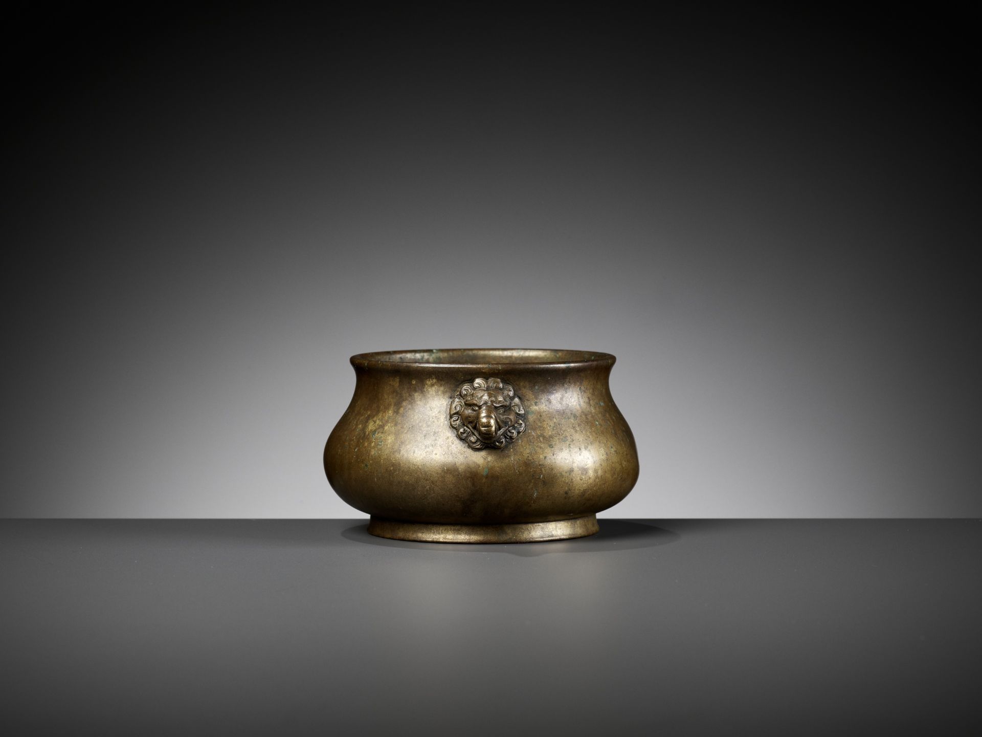 A 'MAKARA' BRONZE CENSER, QING DYNASTY - Bild 8 aus 13