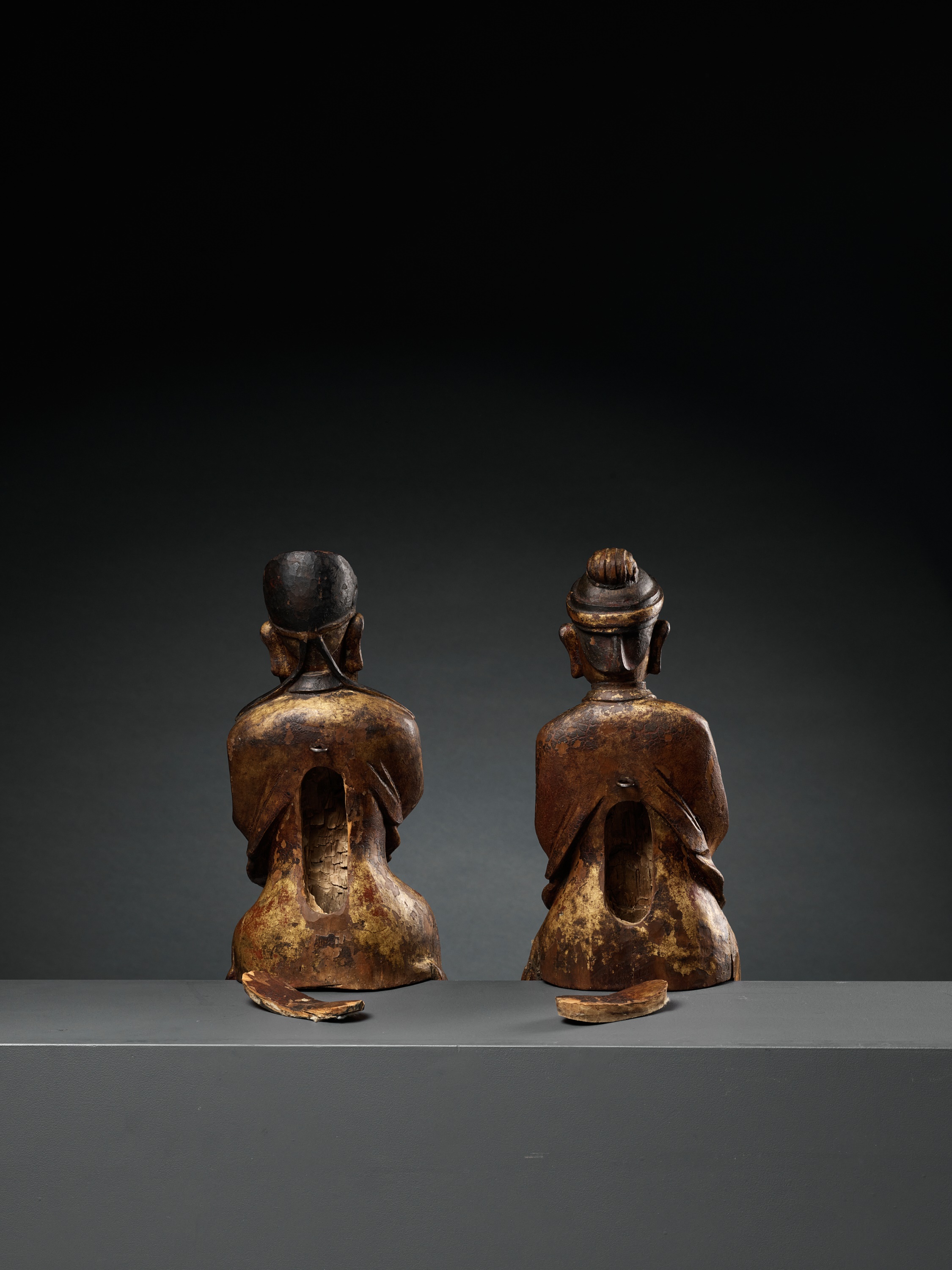 A PAIR OF GILT-LACQUERED HARDWOOD FIGURES OF DAOIST IMMORTALS, MING DYNASTY - Image 10 of 10