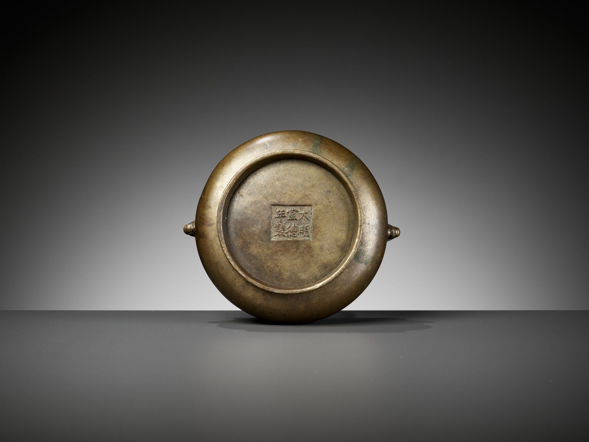 A 'MAKARA' BRONZE CENSER, QING DYNASTY - Bild 13 aus 13