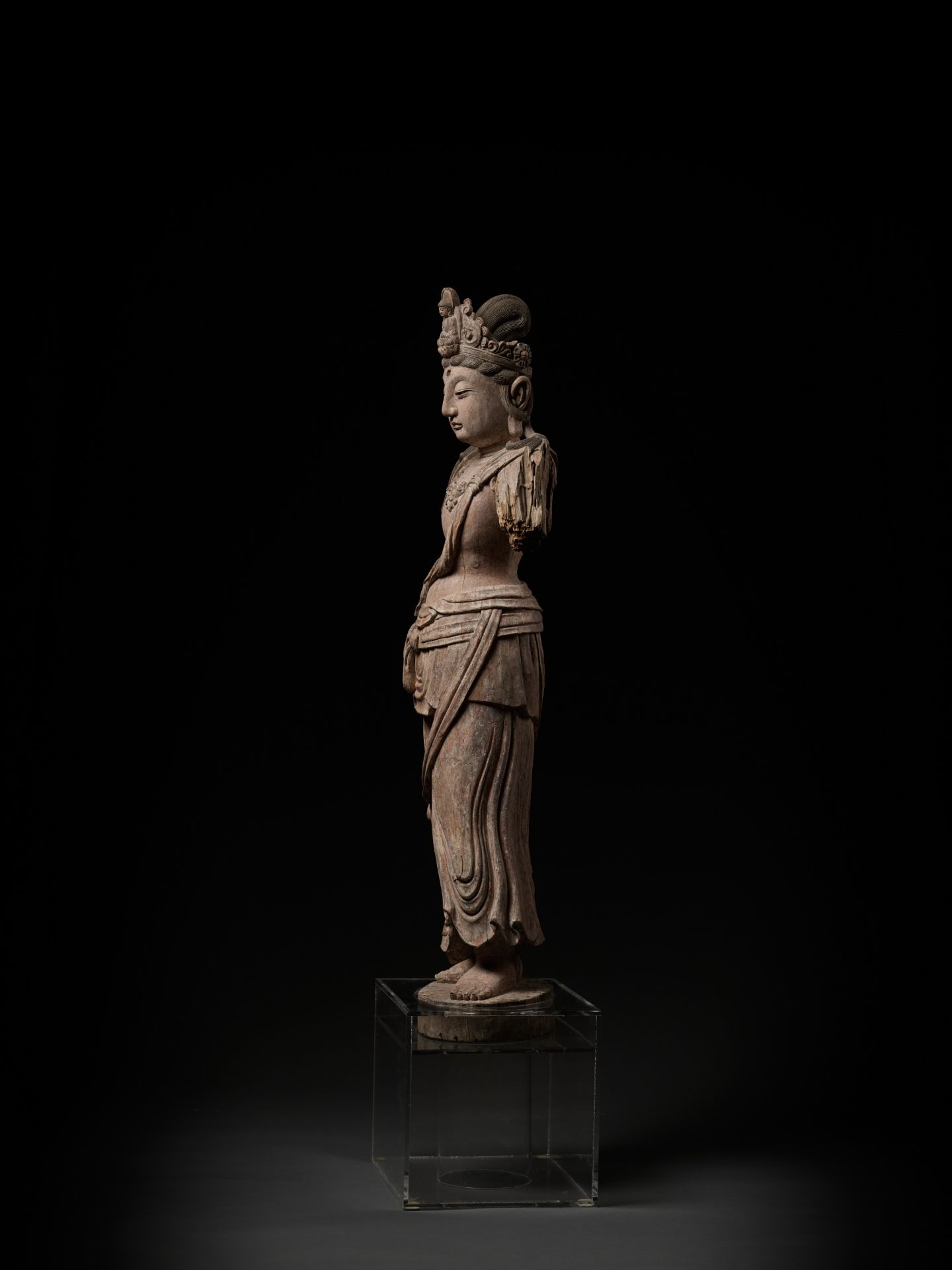 A MONUMENTAL WOOD STATUE OF GUANYIN, QING DYNASTY - Bild 16 aus 16