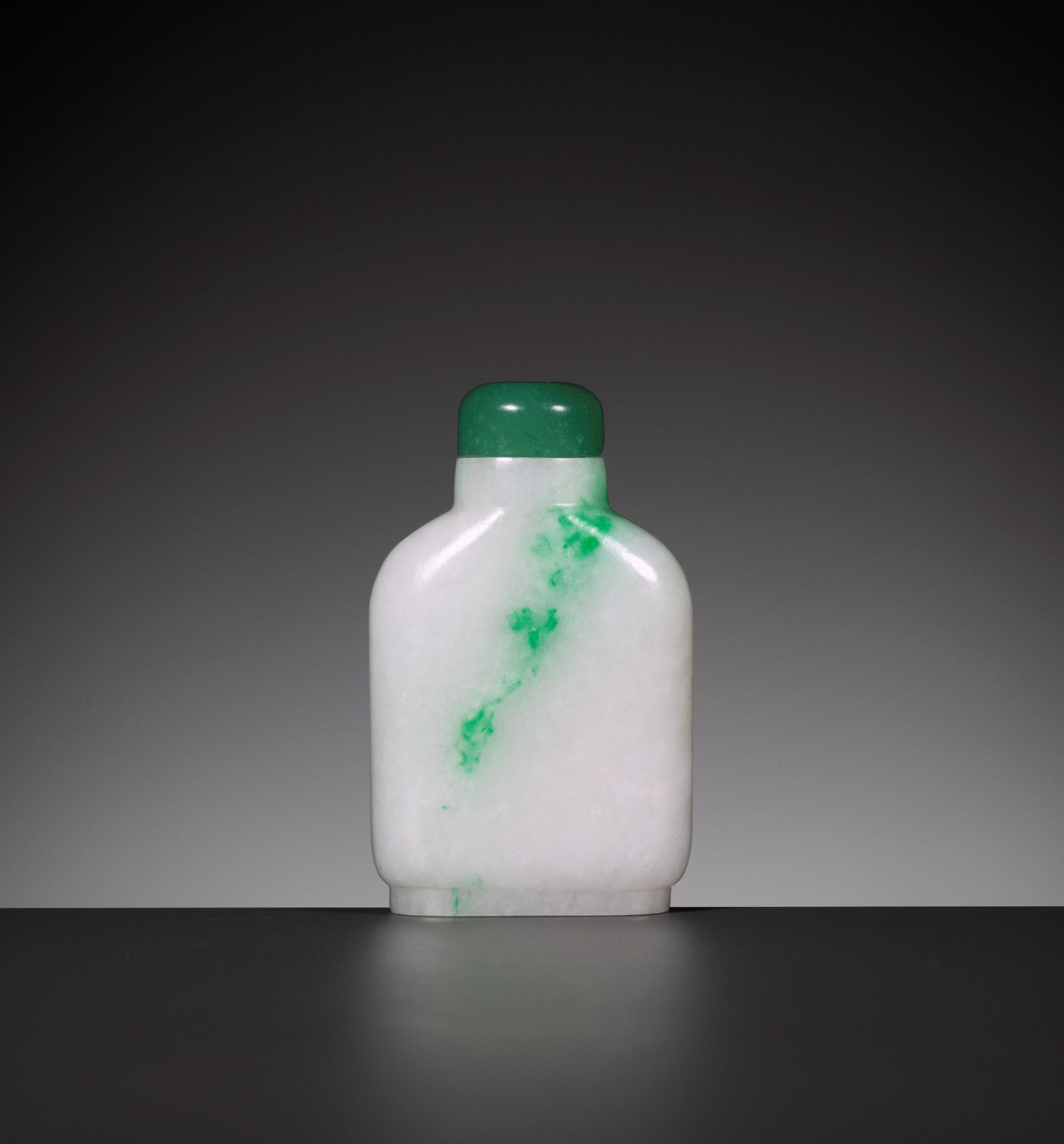 AN EMERALD-GREEN AND WHITE 'PINES IN THE SNOW' JADEITE SNUFF BOTTLE, 1770-1850