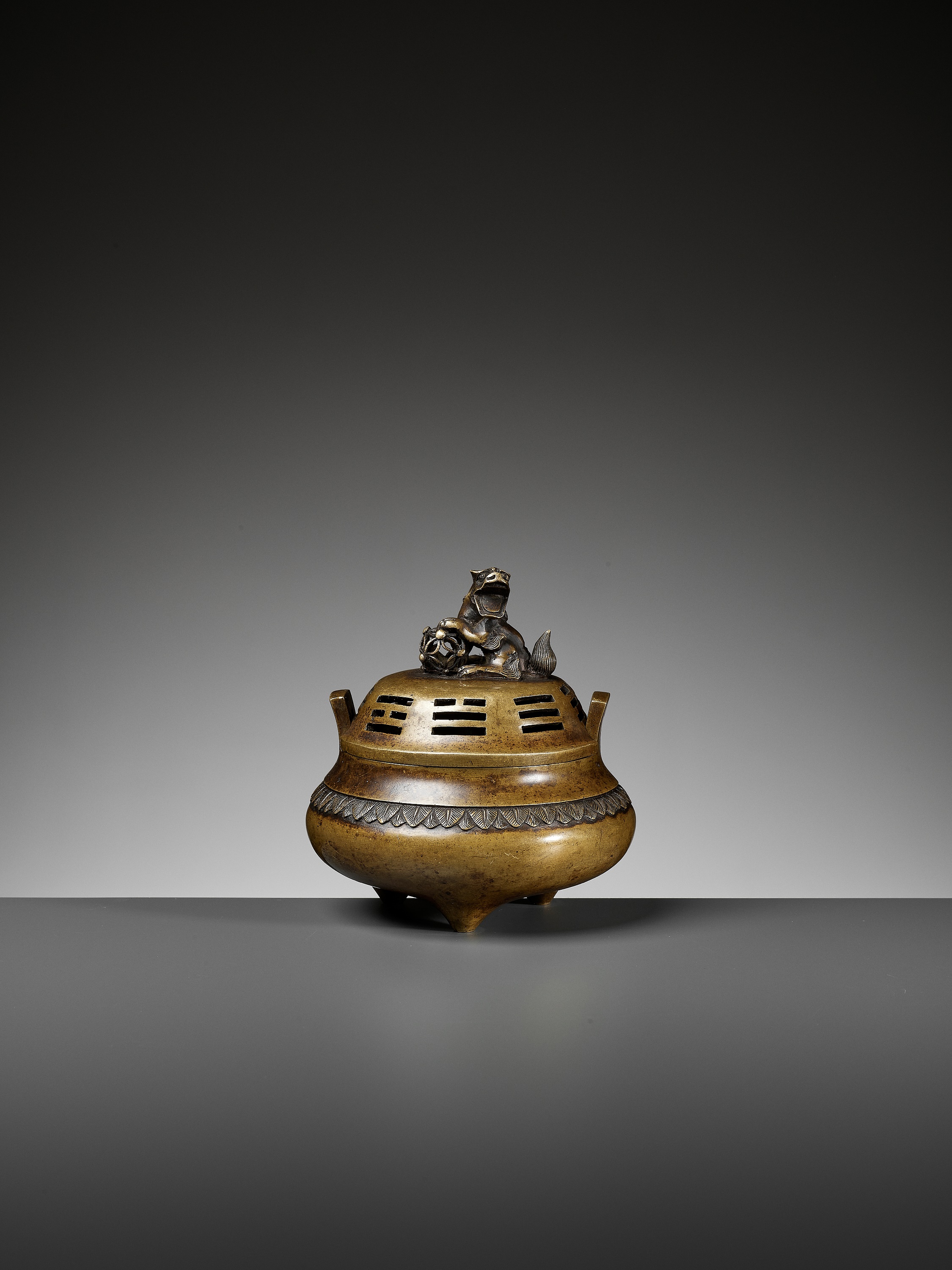 A 'BAGUA' BRONZE CENSER AND COVER, QING DYNASTY - Image 2 of 12