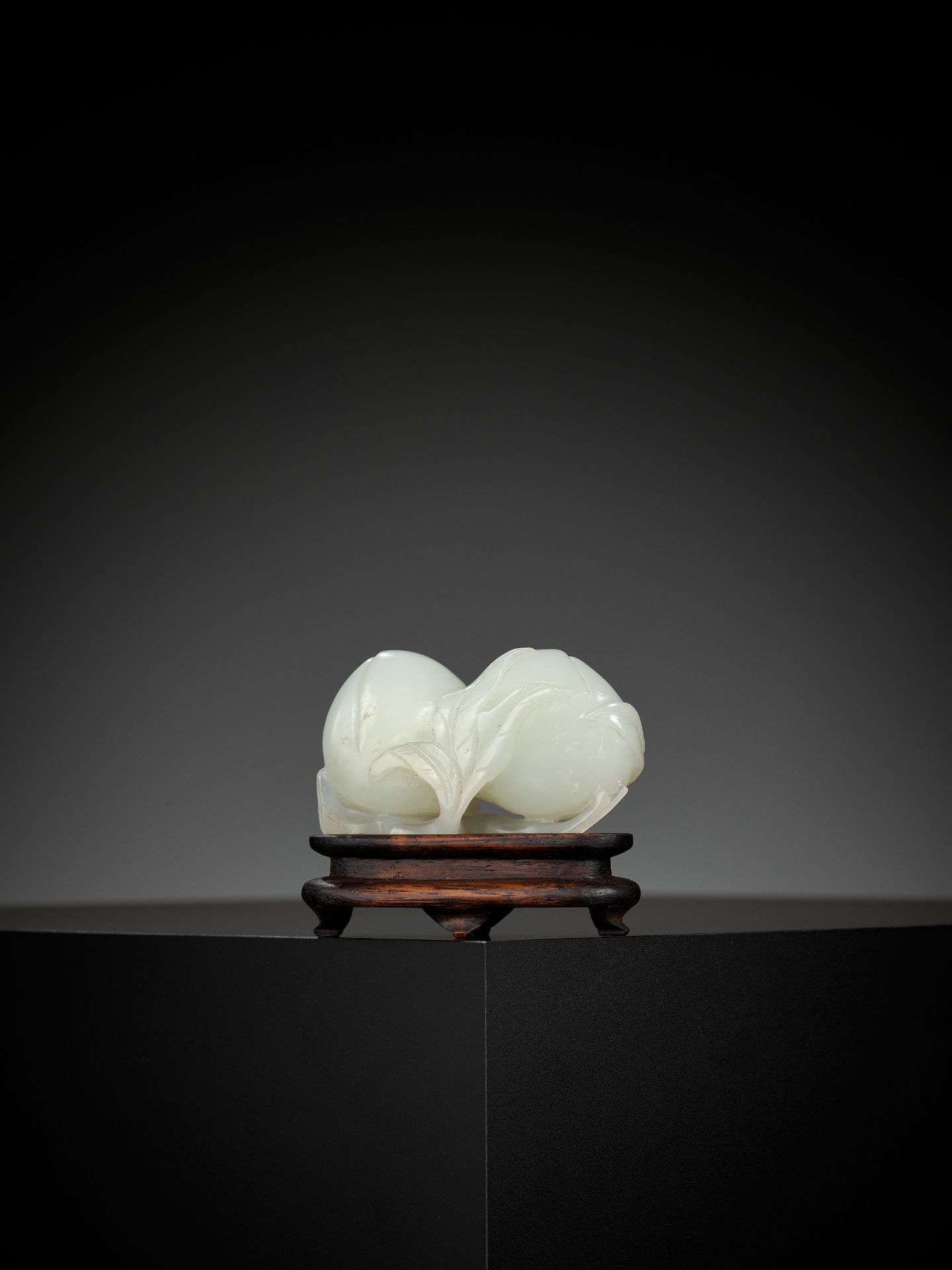 A WHITE JADE 'DOUBLE PEACH' CARVING, QING DYNASTY - Bild 9 aus 9