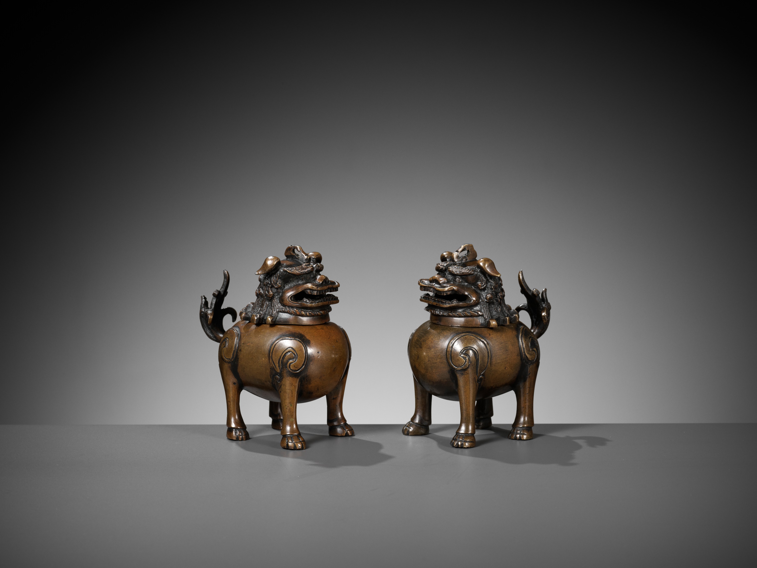 A PAIR OF BRONZE 'LUDUAN' CENSERS, 17TH-18TH CENTURY - Image 7 of 10