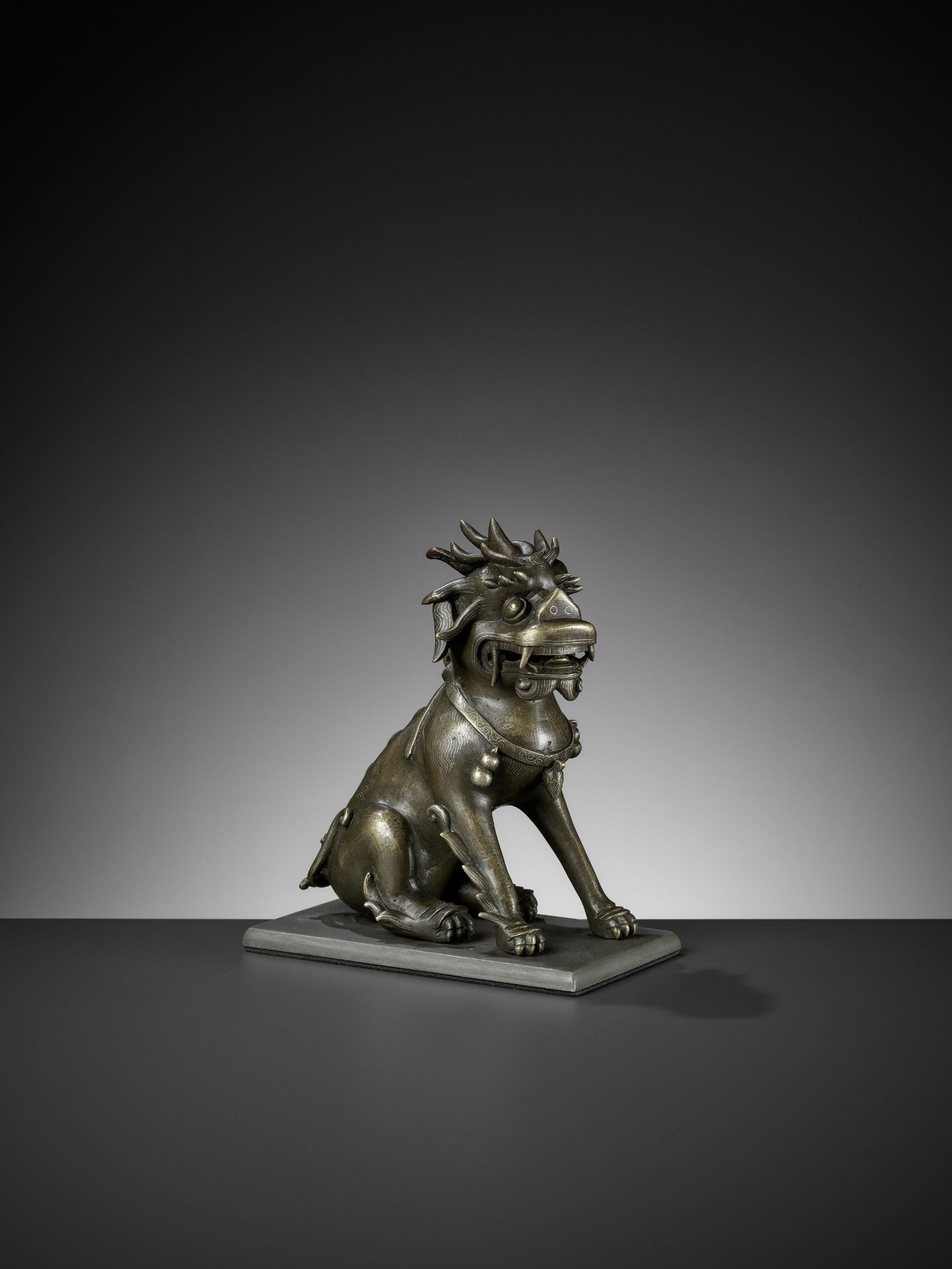 A SILVER WIRE-INLAID BRONZE FIGURE OF A QILIN, ATTRIBUTED TO SHISOU, QING DYNASTY - Image 2 of 12