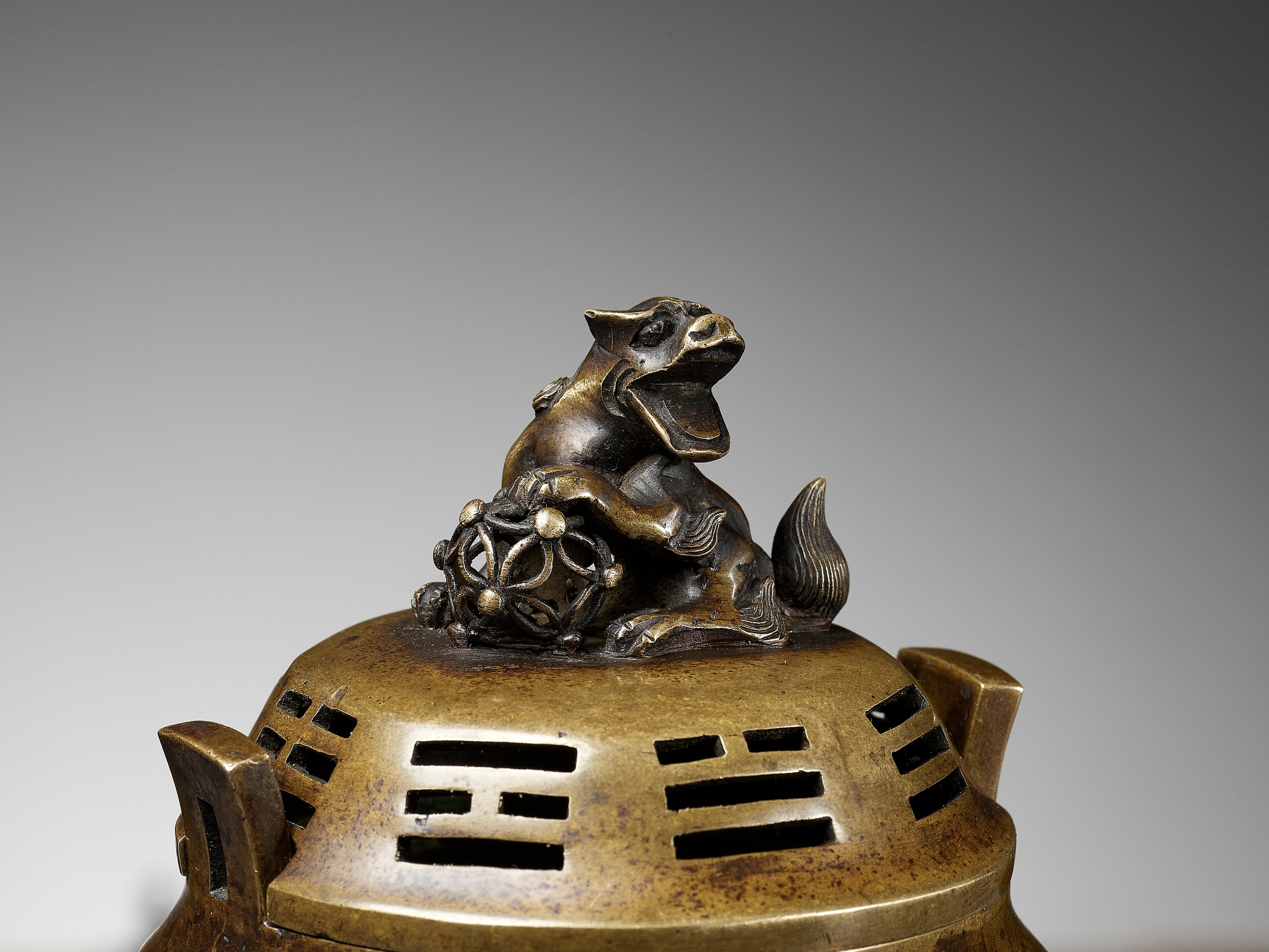 A 'BAGUA' BRONZE CENSER AND COVER, QING DYNASTY - Image 10 of 12
