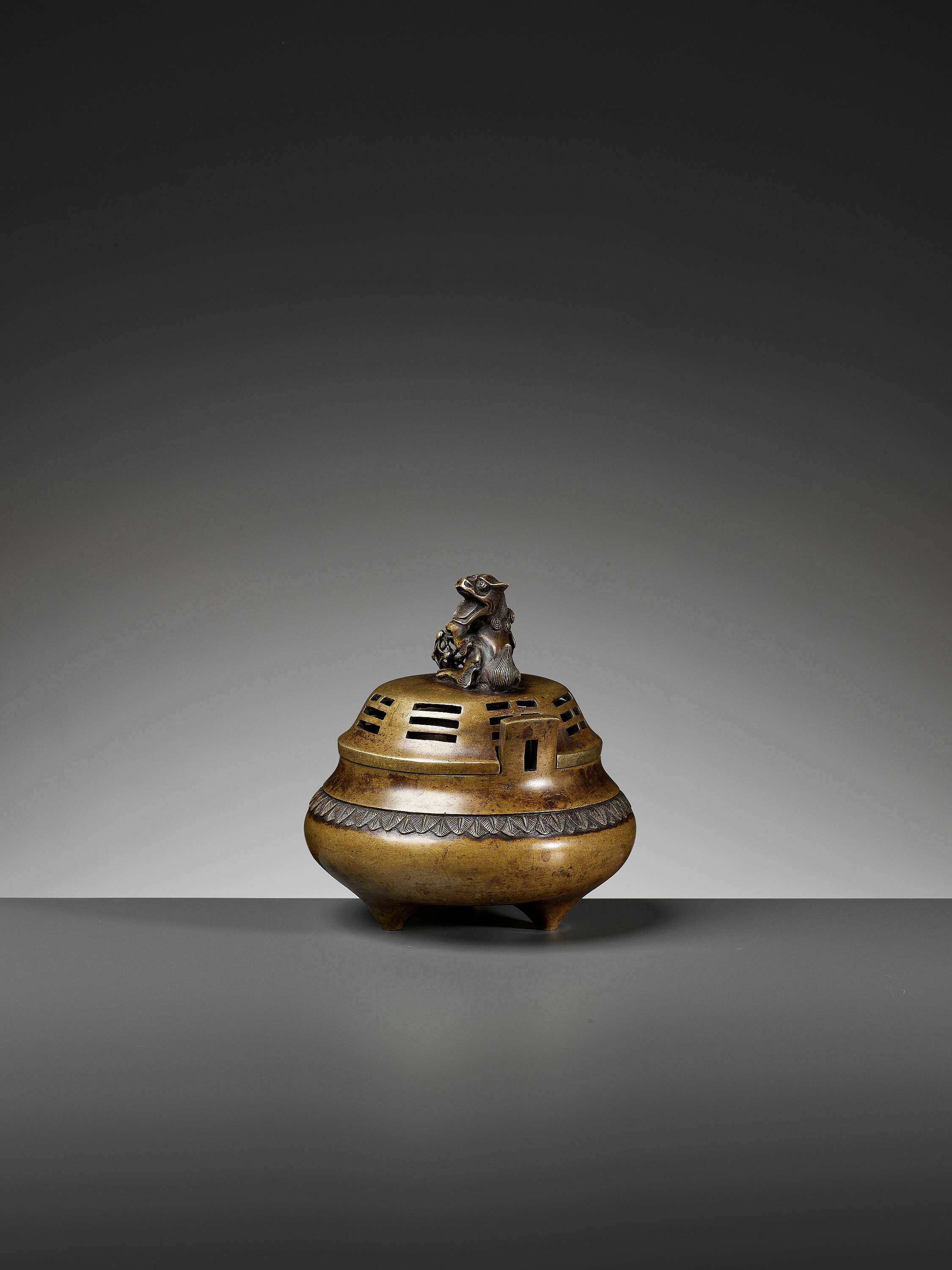 A 'BAGUA' BRONZE CENSER AND COVER, QING DYNASTY - Image 3 of 12