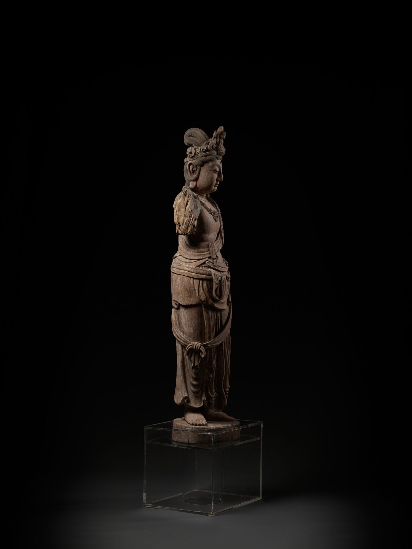 A MONUMENTAL WOOD STATUE OF GUANYIN, QING DYNASTY - Bild 10 aus 16