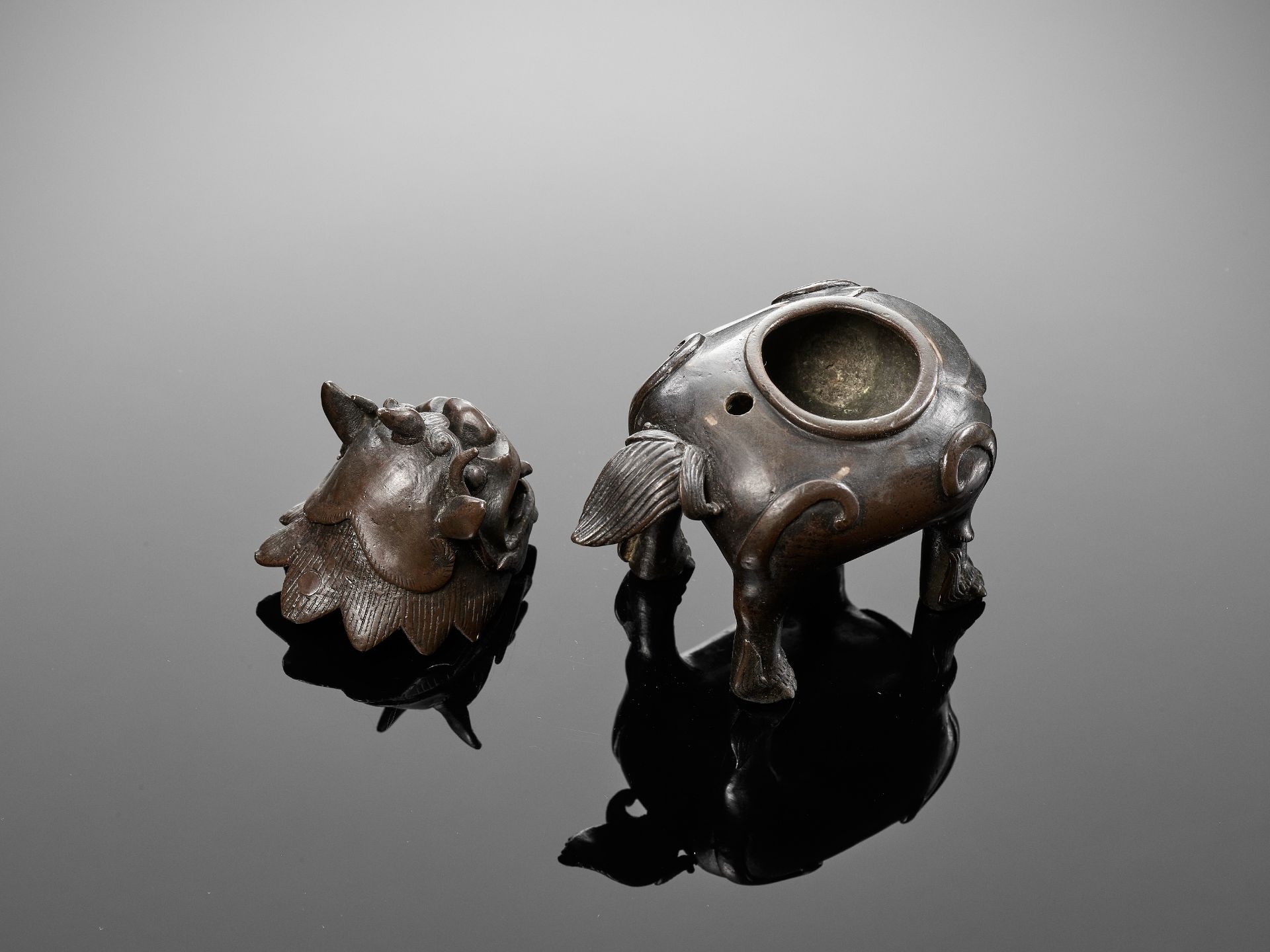 A 'LUDUAN' BRONZE CENSER, 17TH CENTURY - Bild 10 aus 12