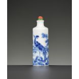 A BLUE AND WHITE PORCELAIN SNUFF BOTTLE, 19TH CENTURY