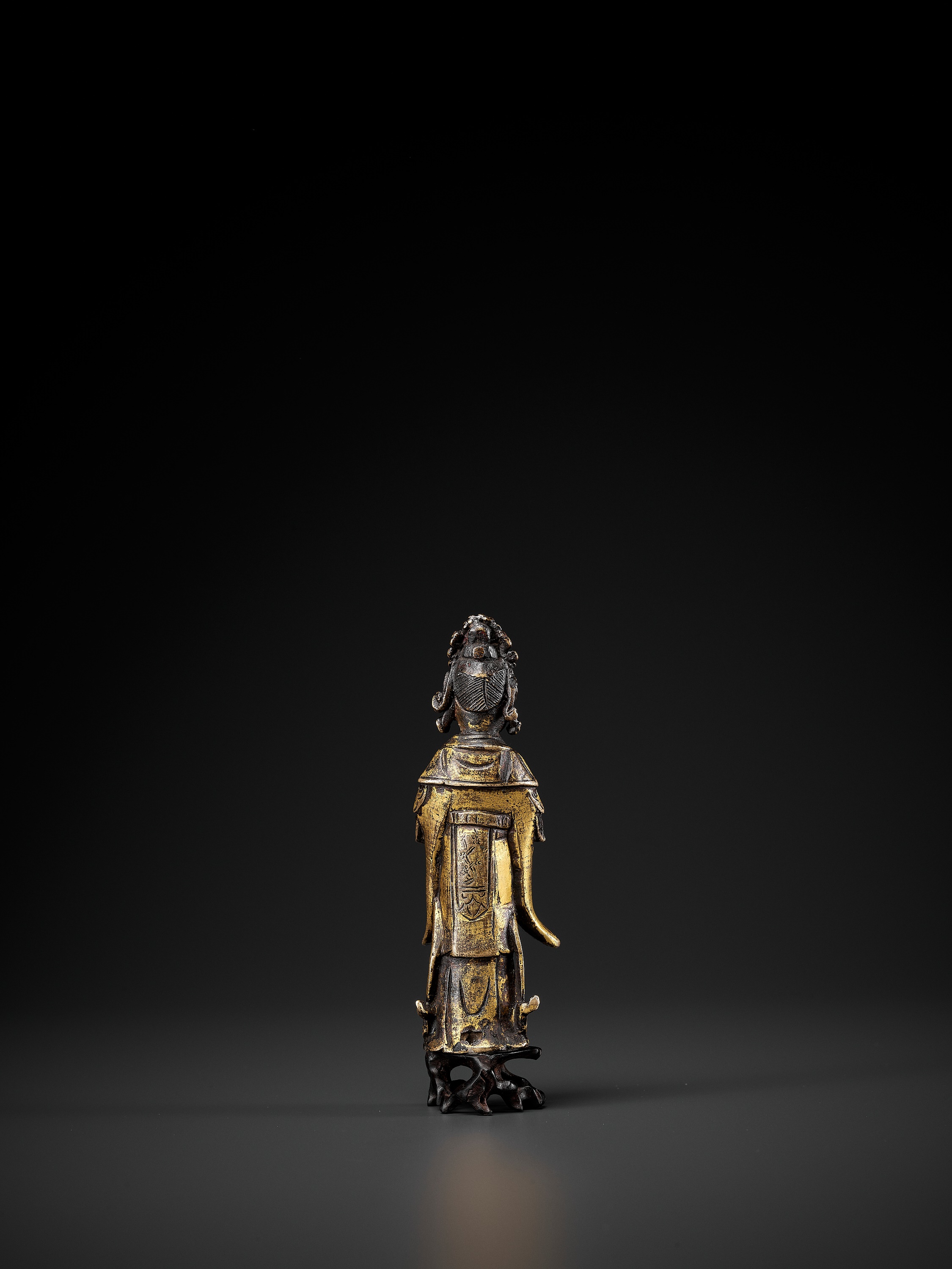 A GILT-BRONZE FIGURE OF A LADY, MING DYNASTY - Image 6 of 10