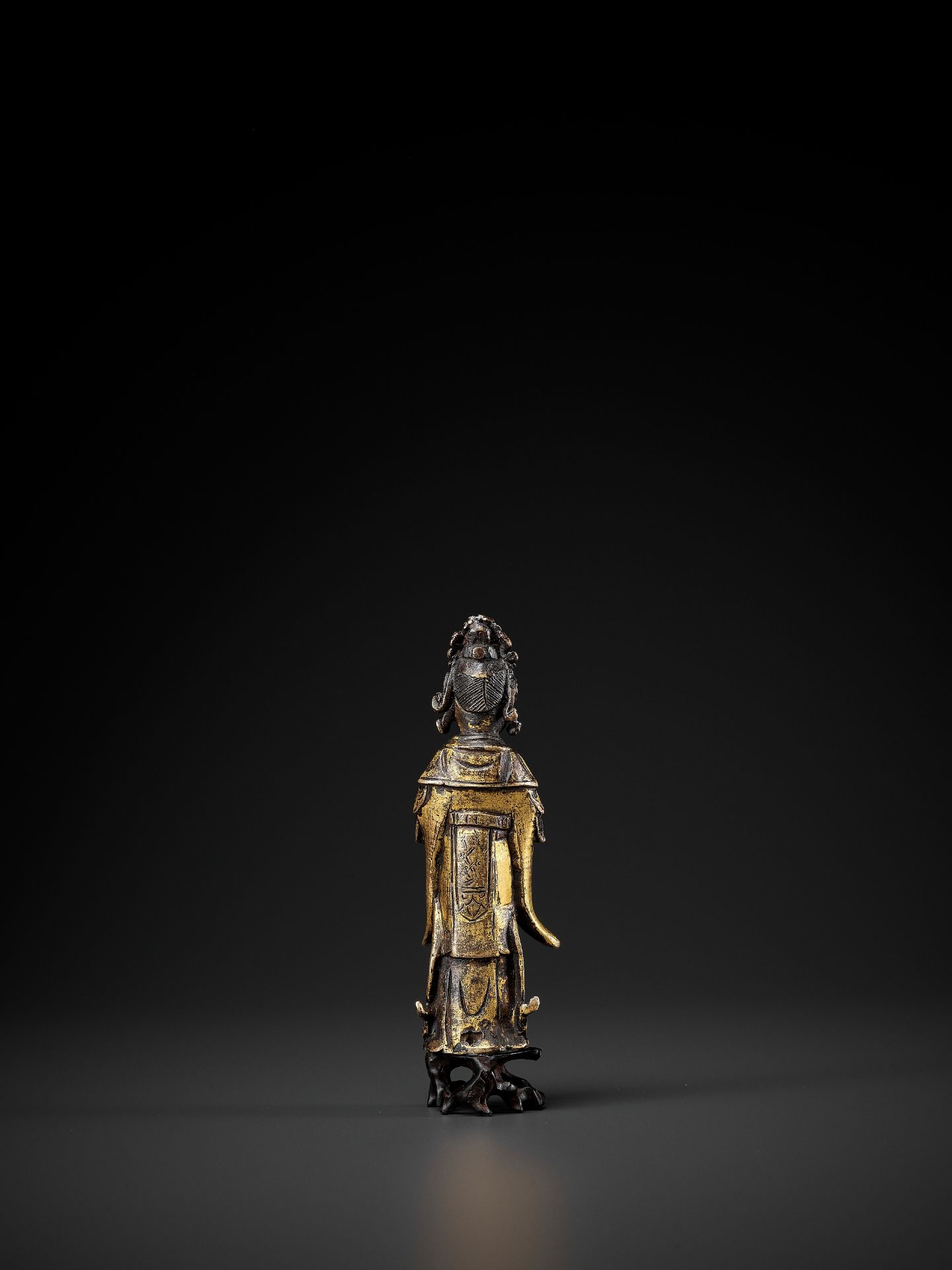 A GILT-BRONZE FIGURE OF A LADY, MING DYNASTY - Bild 6 aus 10