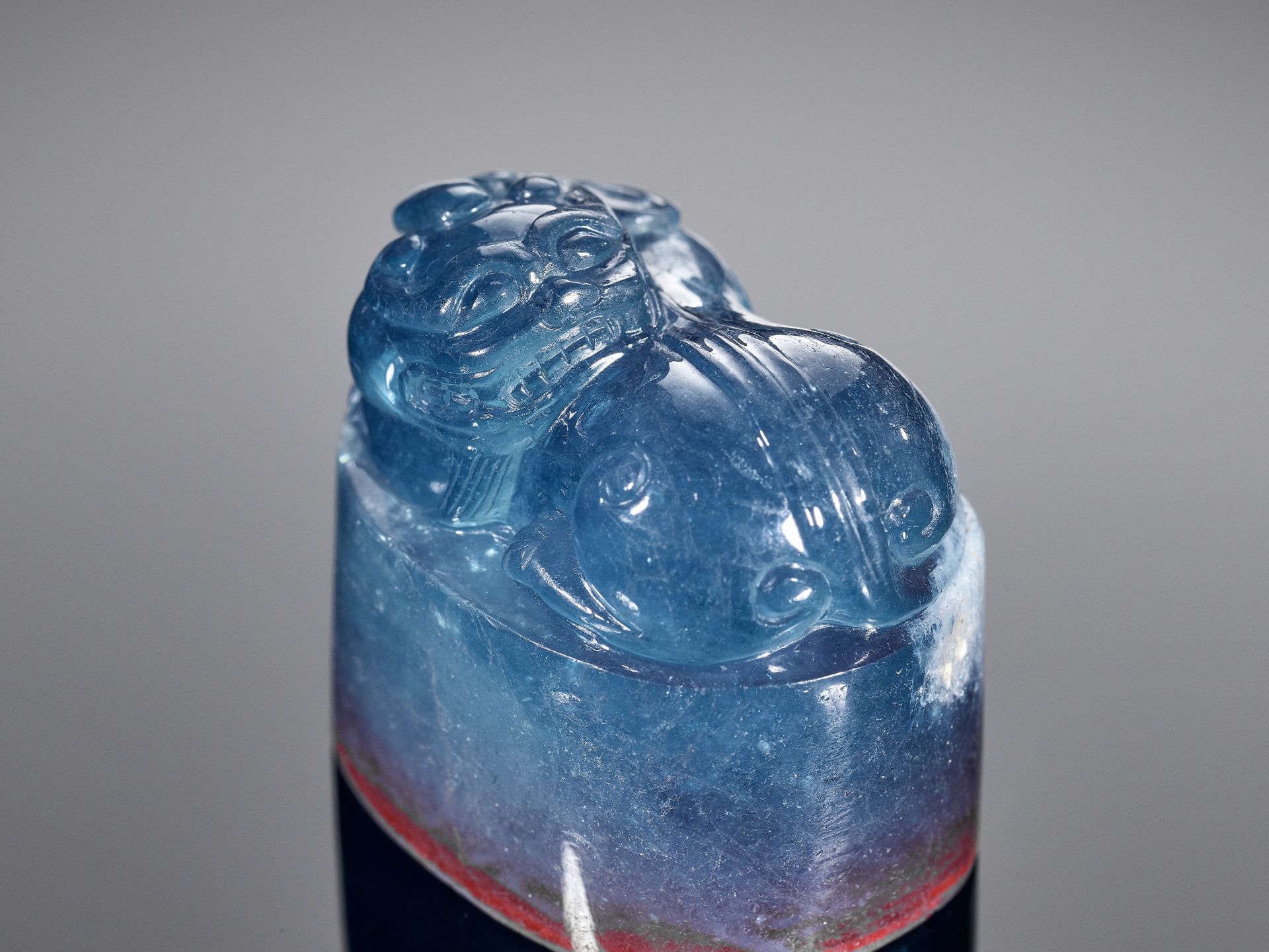 AN AQUAMARINE 'BUDDHIST LION' SEAL, QING DYNASTY - Bild 3 aus 12