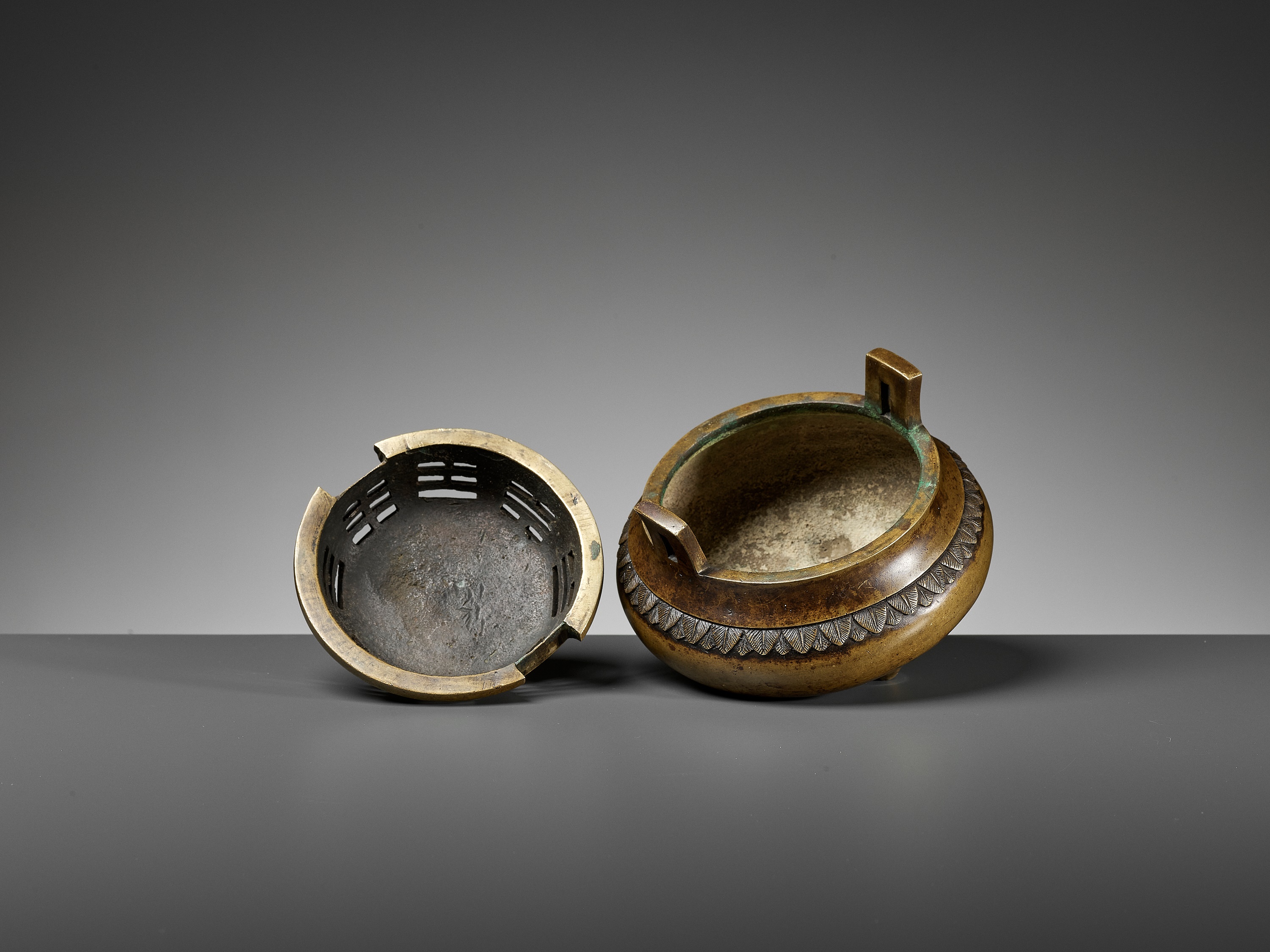 A 'BAGUA' BRONZE CENSER AND COVER, QING DYNASTY - Image 11 of 12