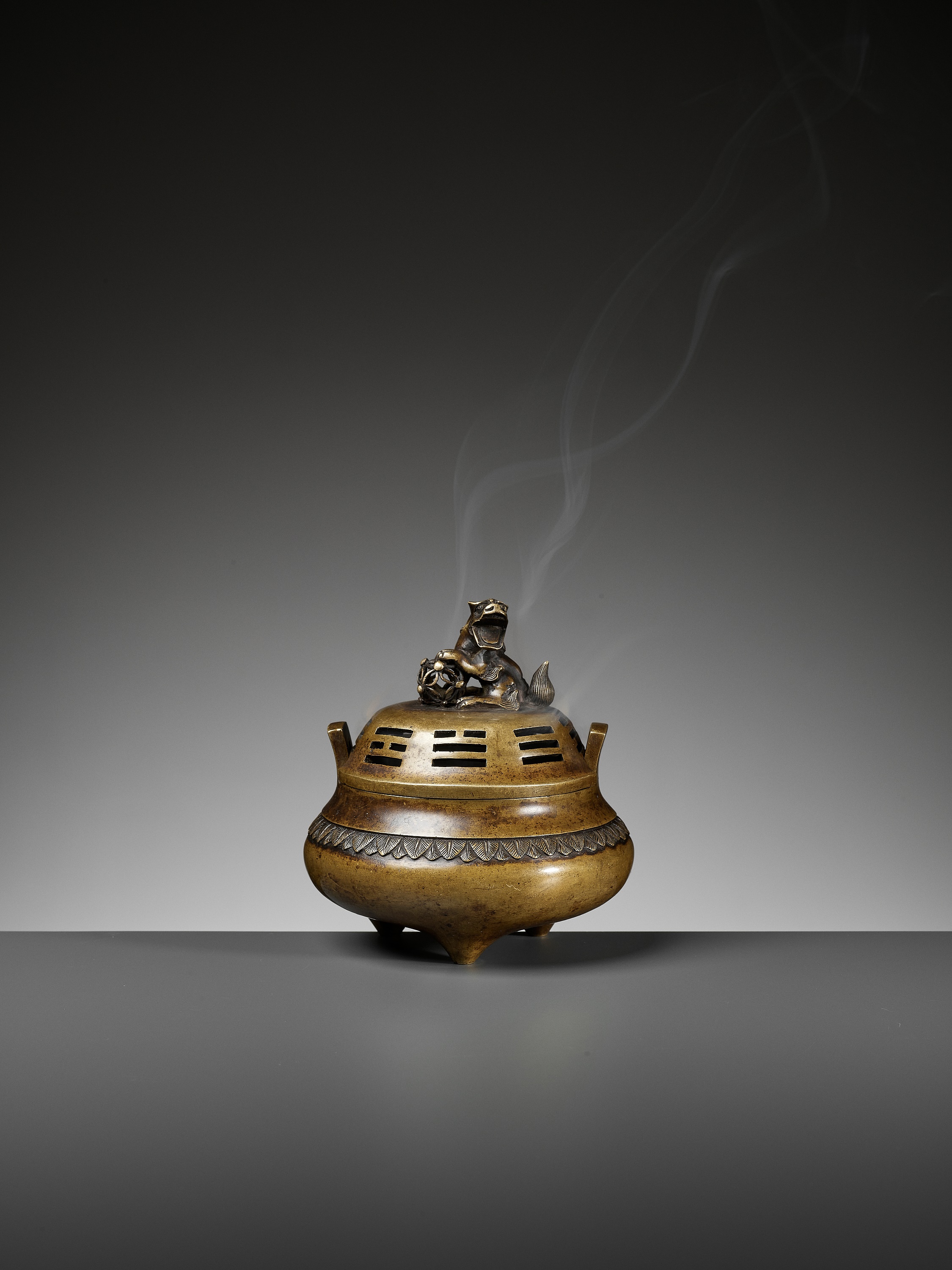 A 'BAGUA' BRONZE CENSER AND COVER, QING DYNASTY - Image 9 of 12
